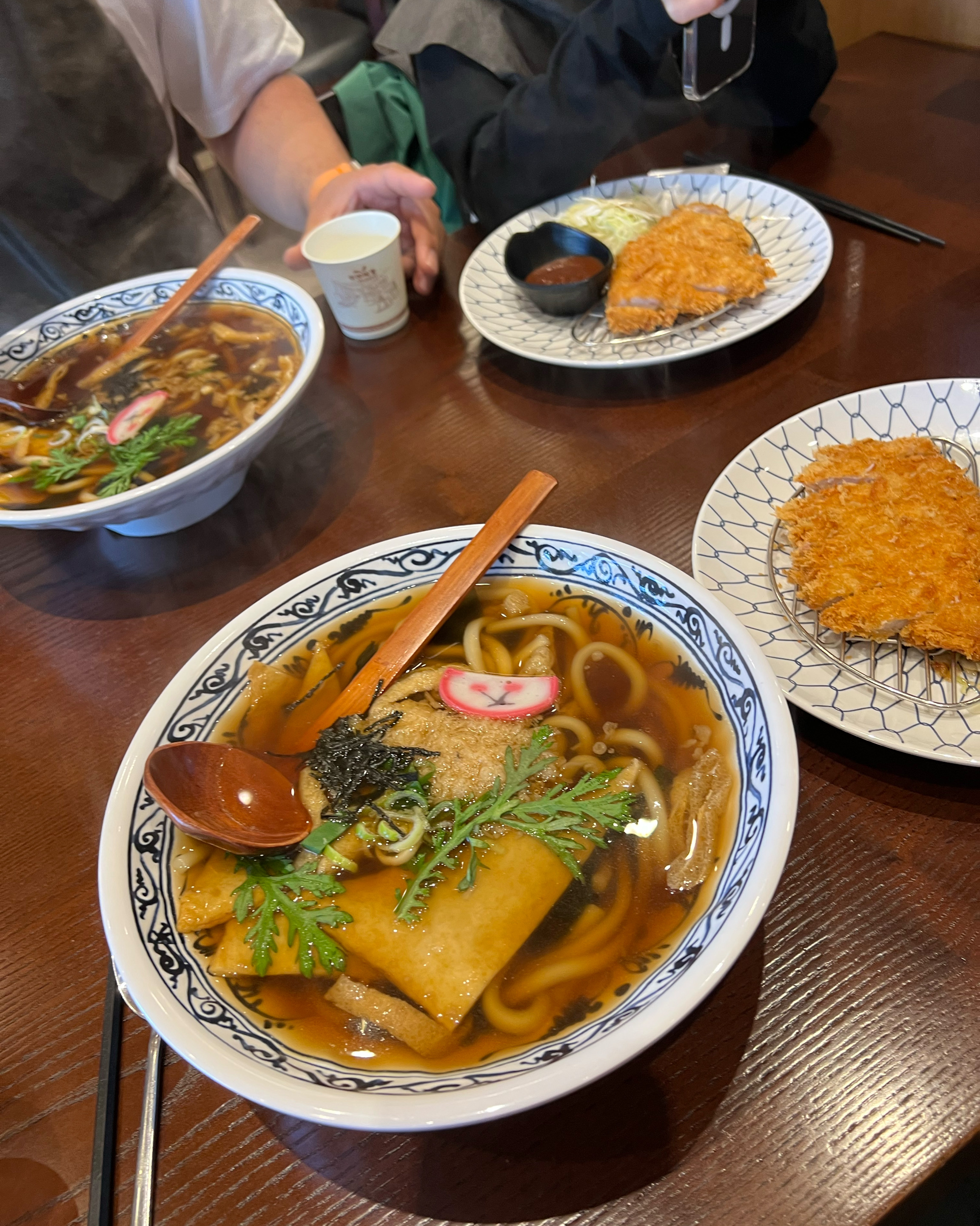 양도 많고 기본 맛도 충실하고, 아이와 가기에도 편리하고 친절합니다. 셀프바 있어서 편해요