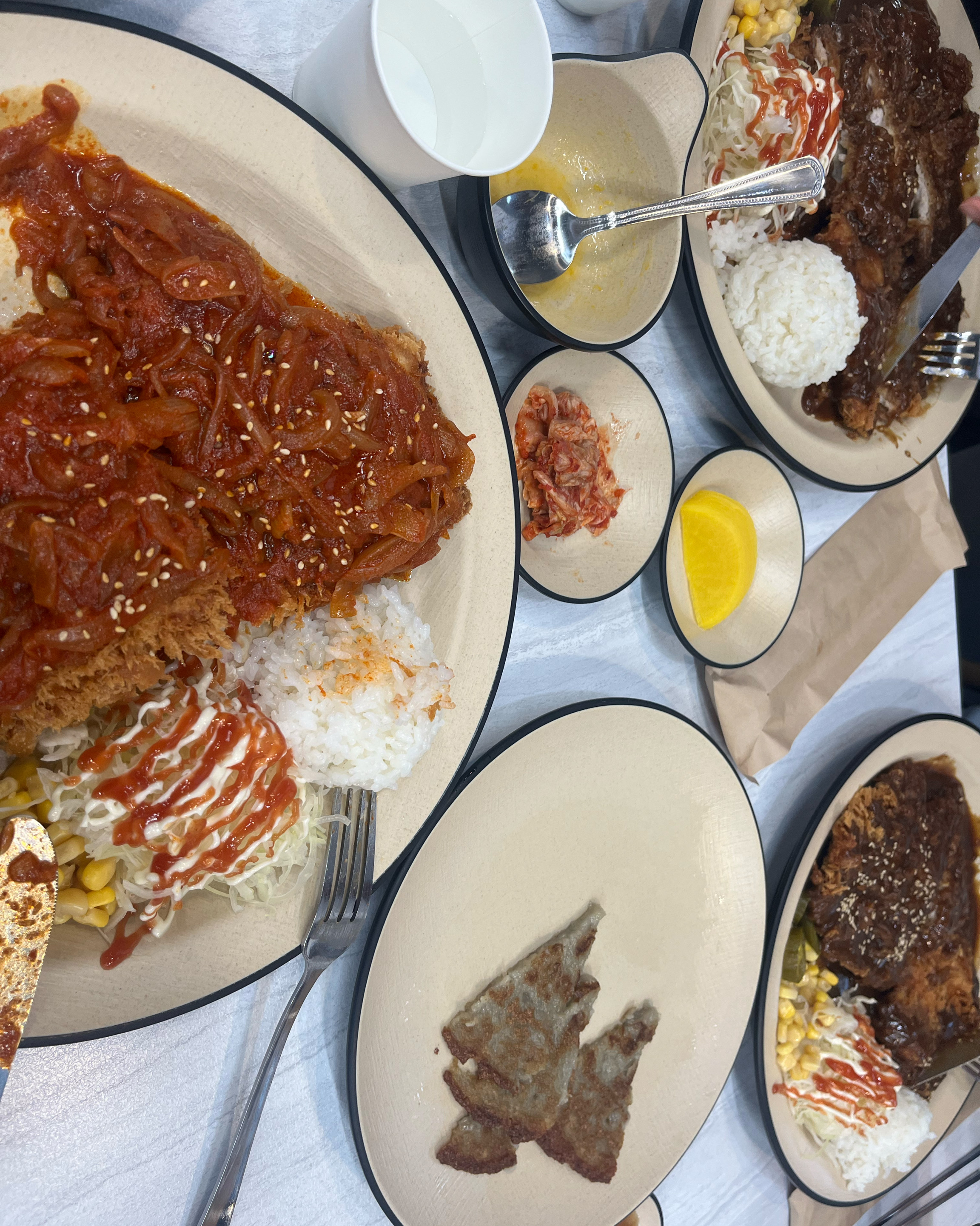 감자전도 바삭하니 맛잇고 돈까스도 맛잇어요! 특히 돈까스 양이 정말 많아요!! - 대전 맛집 하랑소바 전민동본점