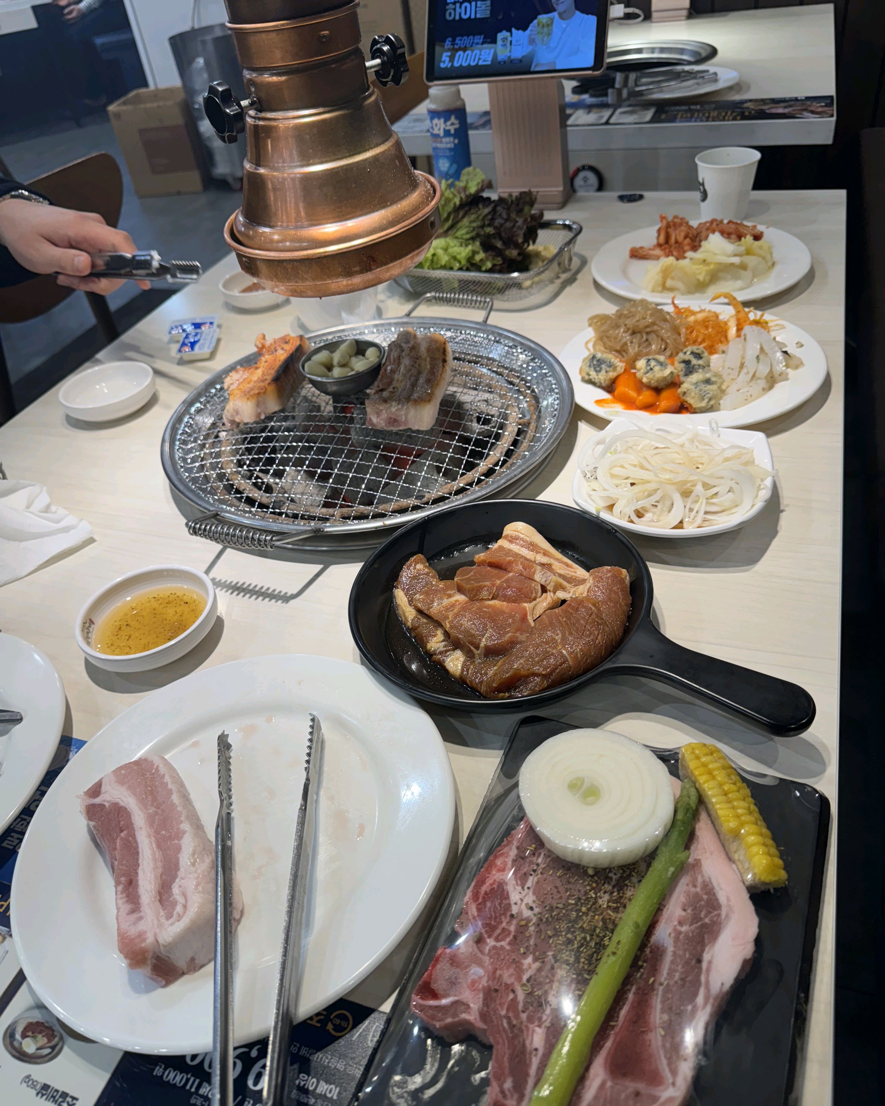 대구에서 친구들이 어린 아이들과 함께 올라와 좋은 마음으로 방문했습니다. 인원이 많아 미리