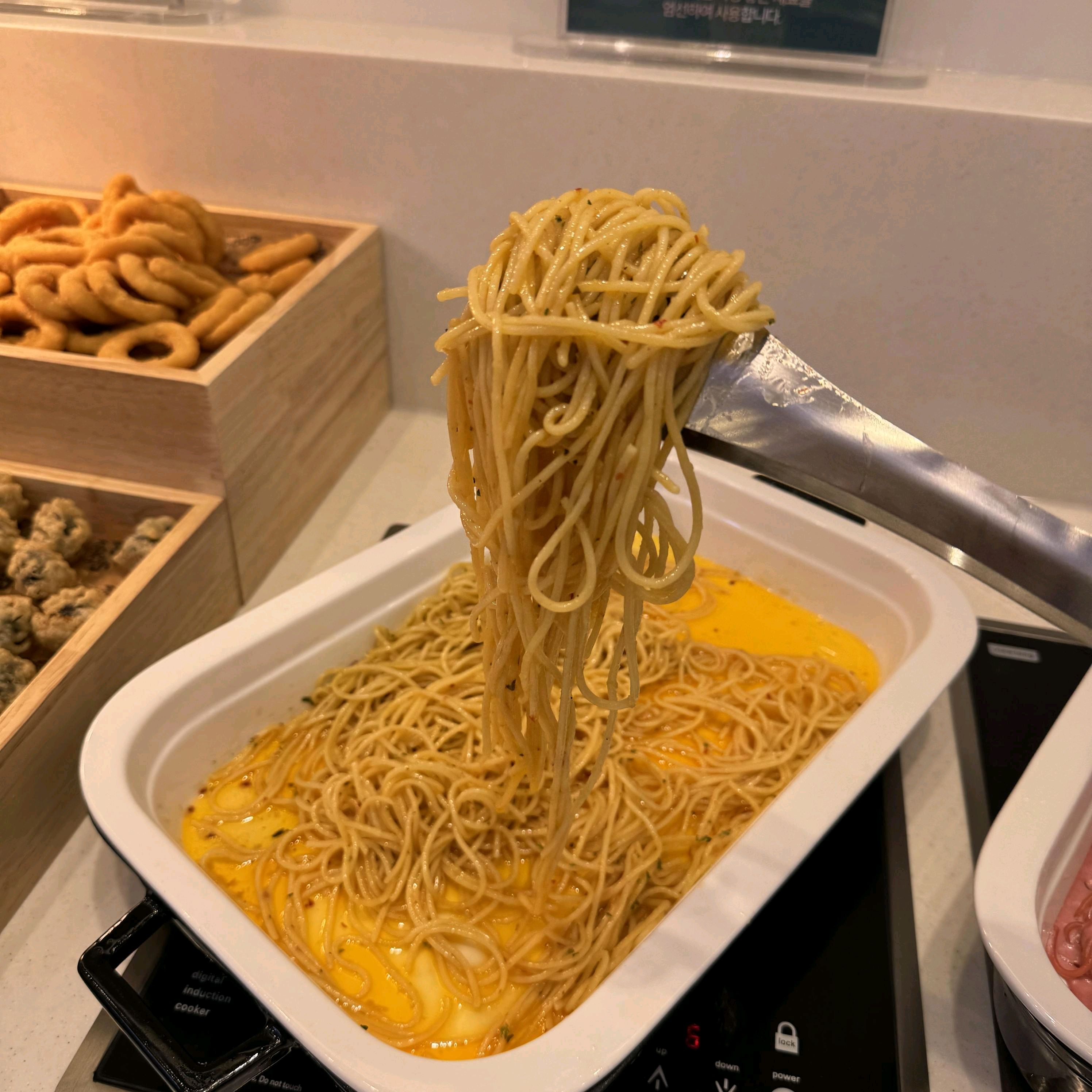 샤브도 좋고 샐러드바도 좋았어요 프리미엄 소고기 설도 양지 질도 너무 좋았어요 다양한 채소
