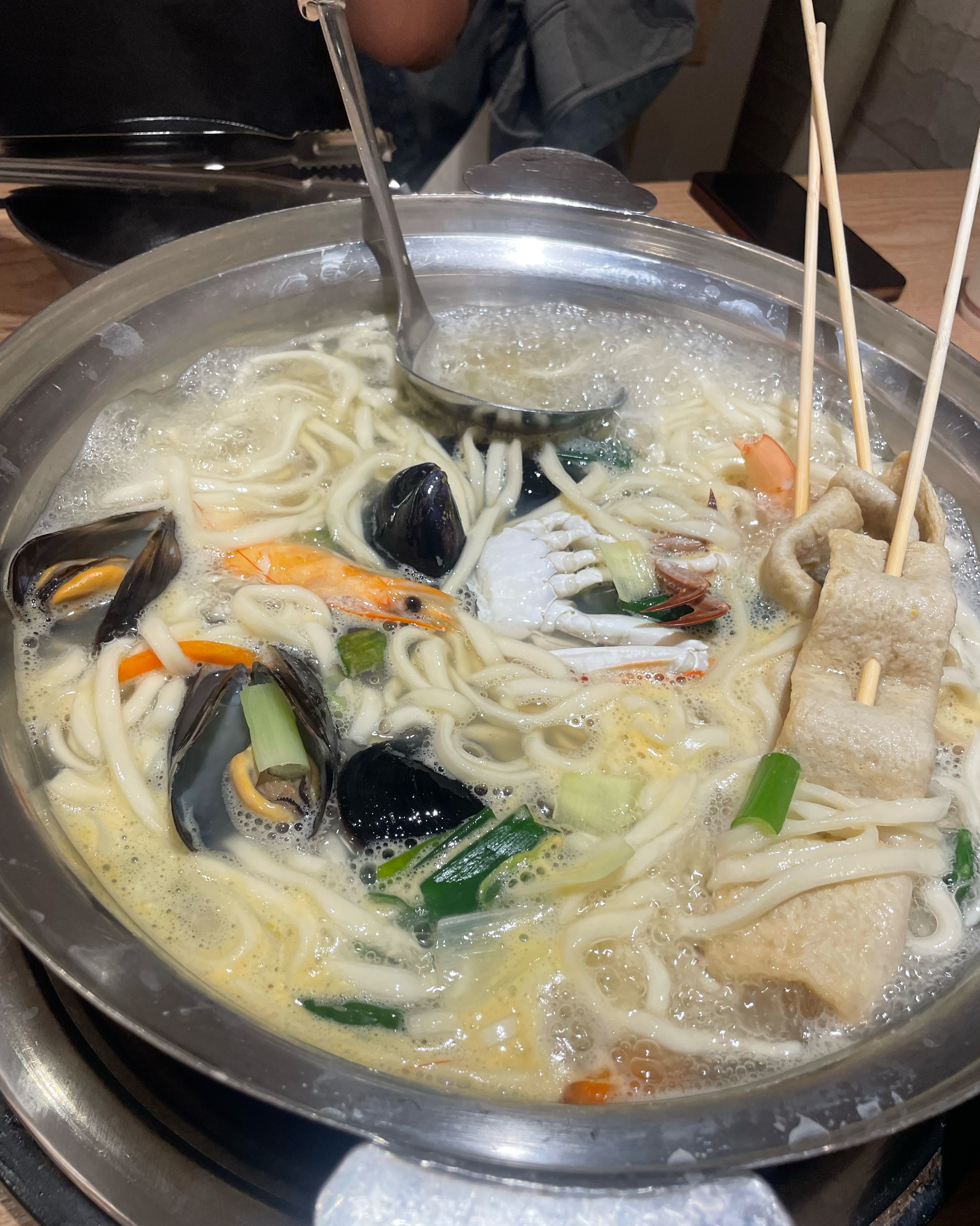 국물 시원하고 김치도 맛있어요~ 양도 많아요! 아이도 잘먹어요~ - 불당동 맛집 궁전해물칼국수 천안불당점