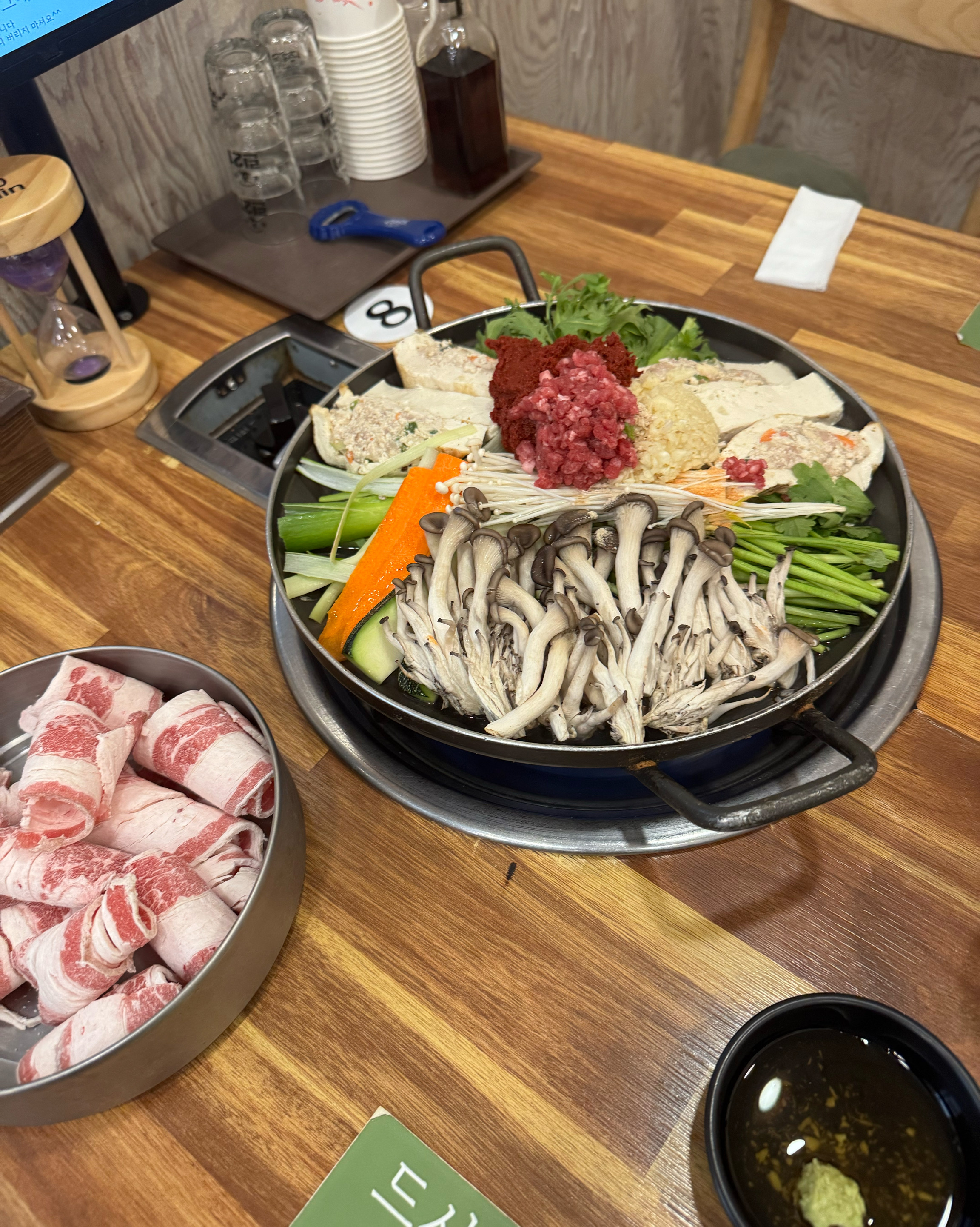 이른 아침 계족산 등산 후 점심 먹으러 왔습니다 - 대전 맛집 매봉식당 계족산본점