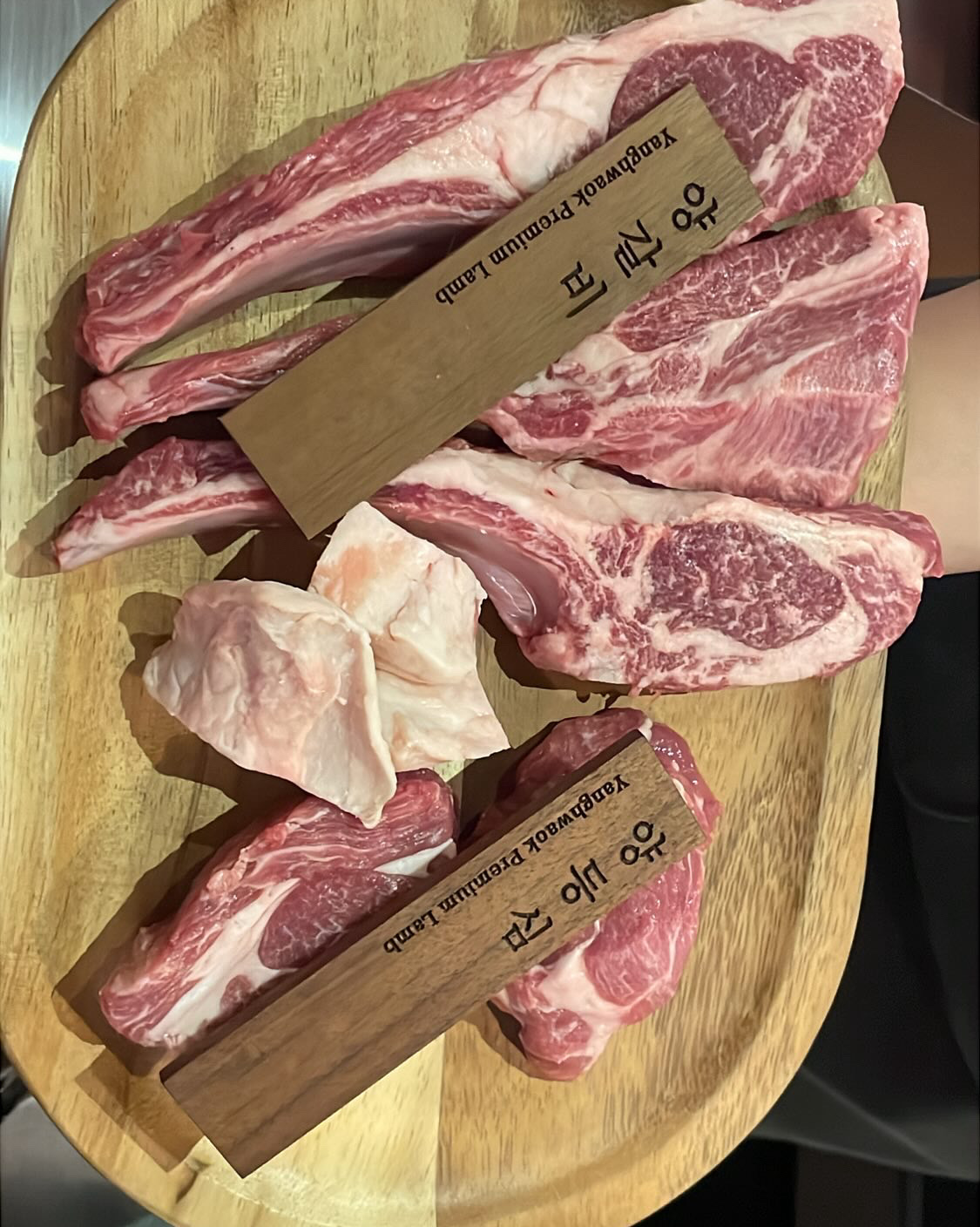 조용하고 럭셔리한 분위기에 친절하시고 프로페셔널한 직원분이 직접 서브해주시기에 편안하고 자