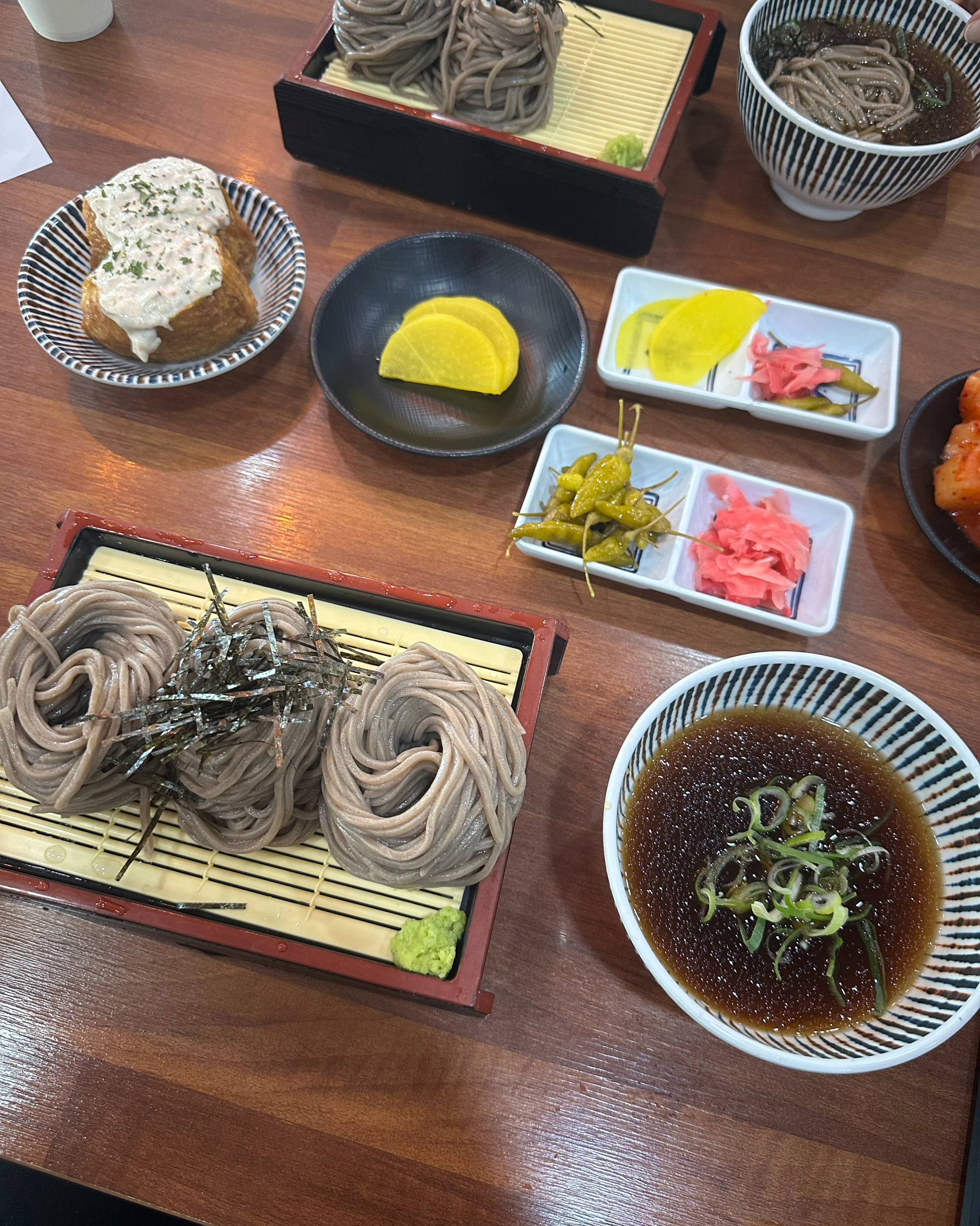 대기없이 바로입장했으며 주차도 편하고 - 융건릉 맛집 삼동소바 화성융건릉점