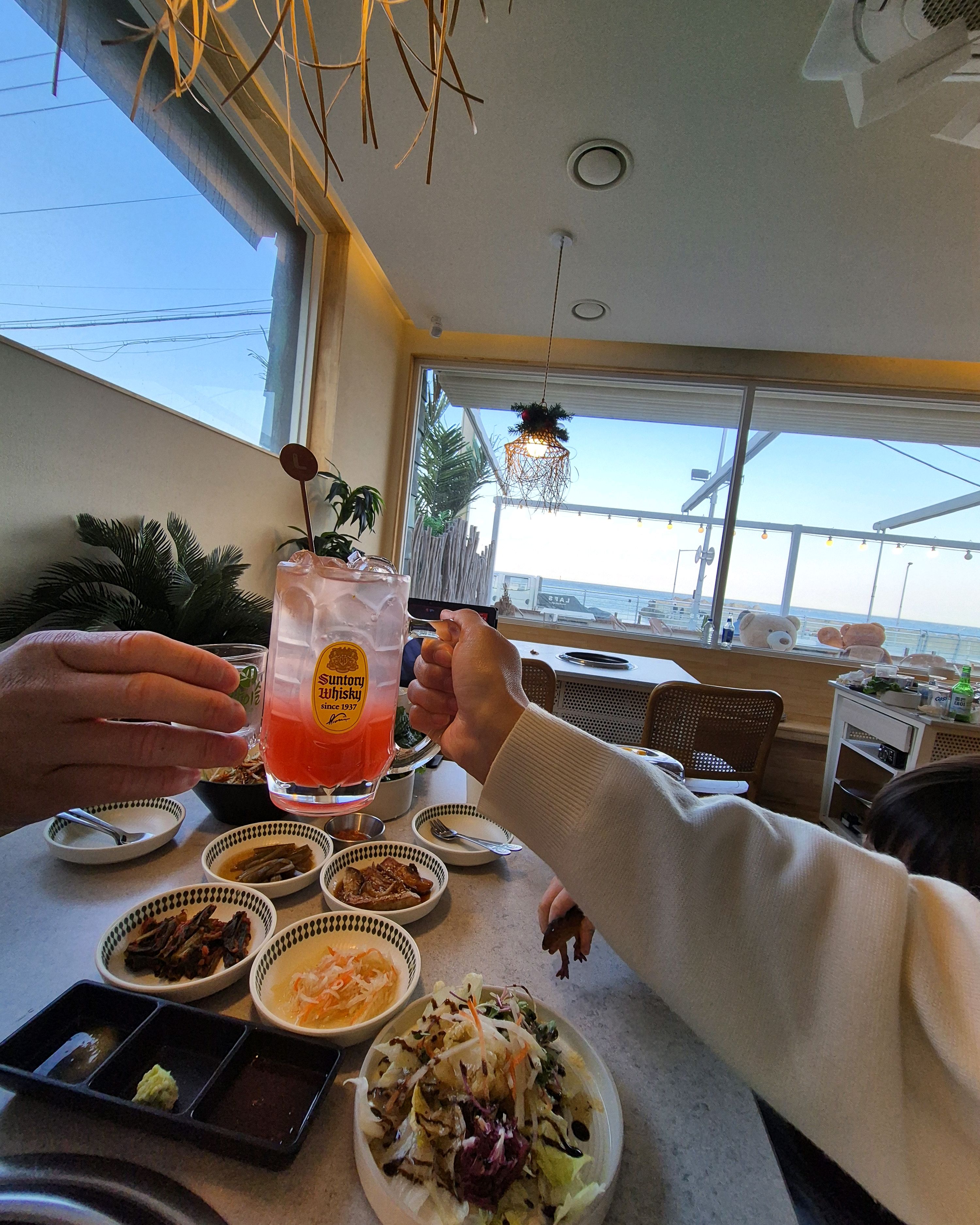 믿음으로 장사하시는 사장님 너무 멋지세요! 맛있는 음식과 멋진 인테리어 덕분에 즐거운 여행