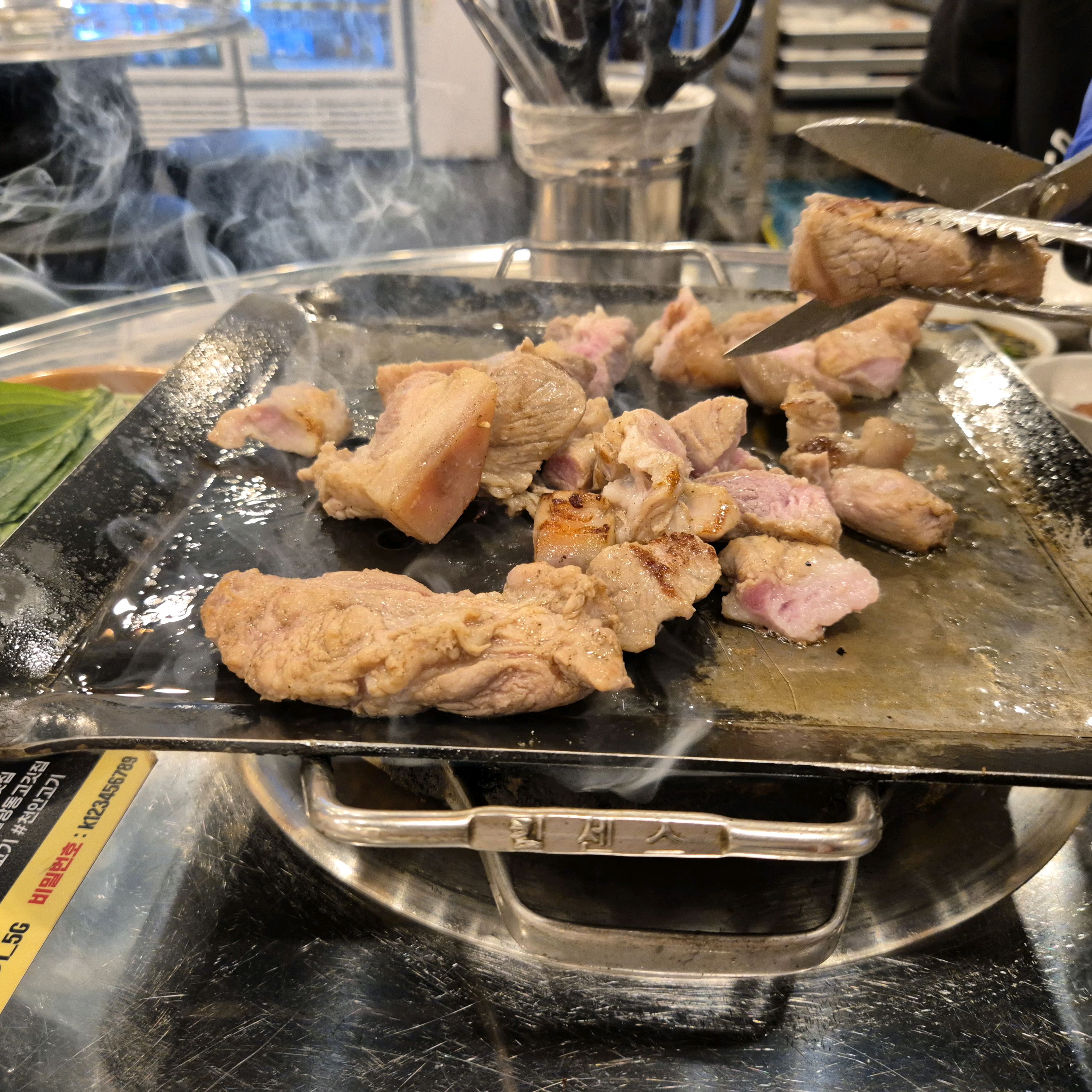뒷고기 땡기는날 오면 딱이네요~! 고기도 직접 구워주시고 너무 맛있게먹고갑니다~!!! - 불당동 맛집 평화김해뒷고기 천안불당점