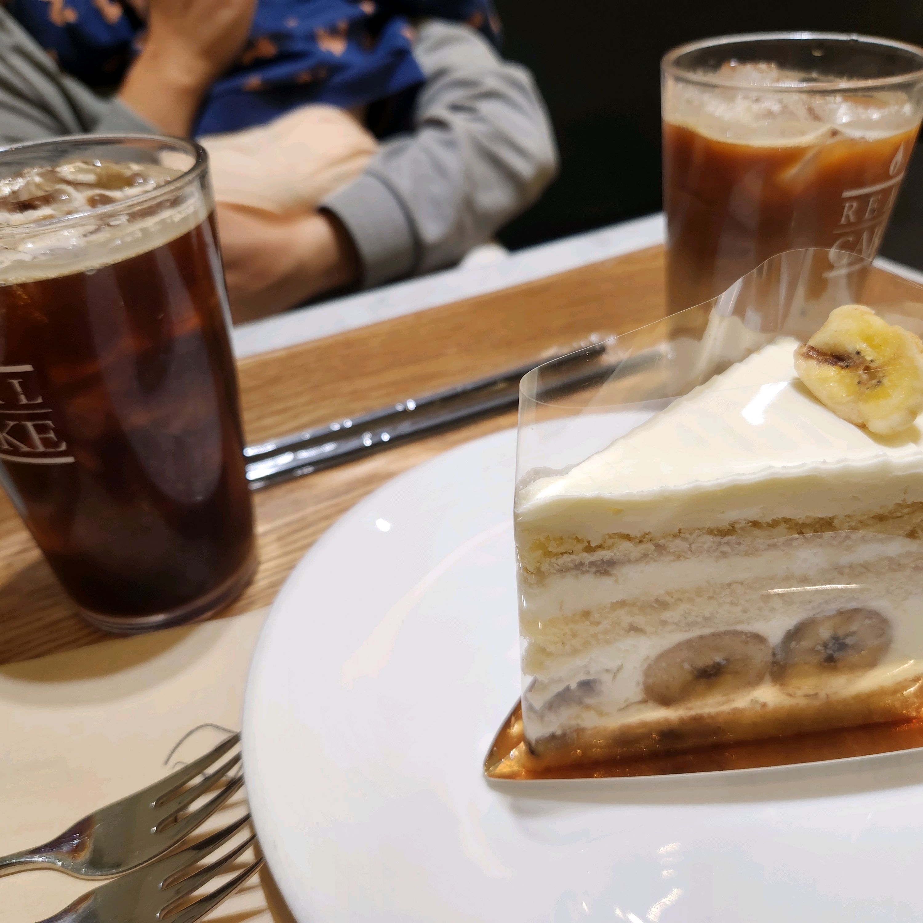 남편이 먼저 와보고 얼그레이 케이크 맛있다 해서 재방문했어요 ㅎㅎ 이번엔 리얼바나나케이크