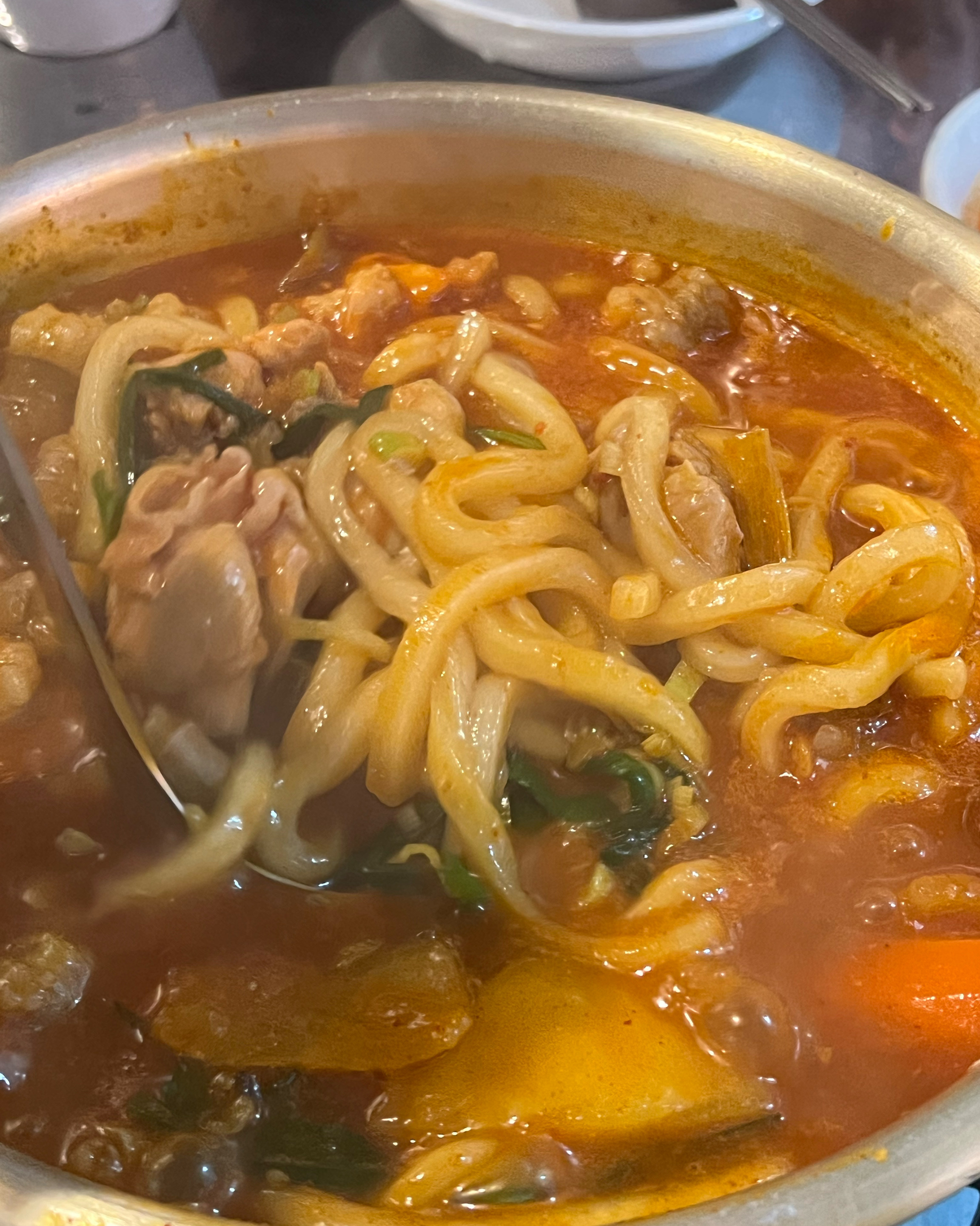 우동사리 추가했는데 많이 주셔서 좋았어요!! 글구 곱도리탕도 맛있었어요~!~! 직원분들도