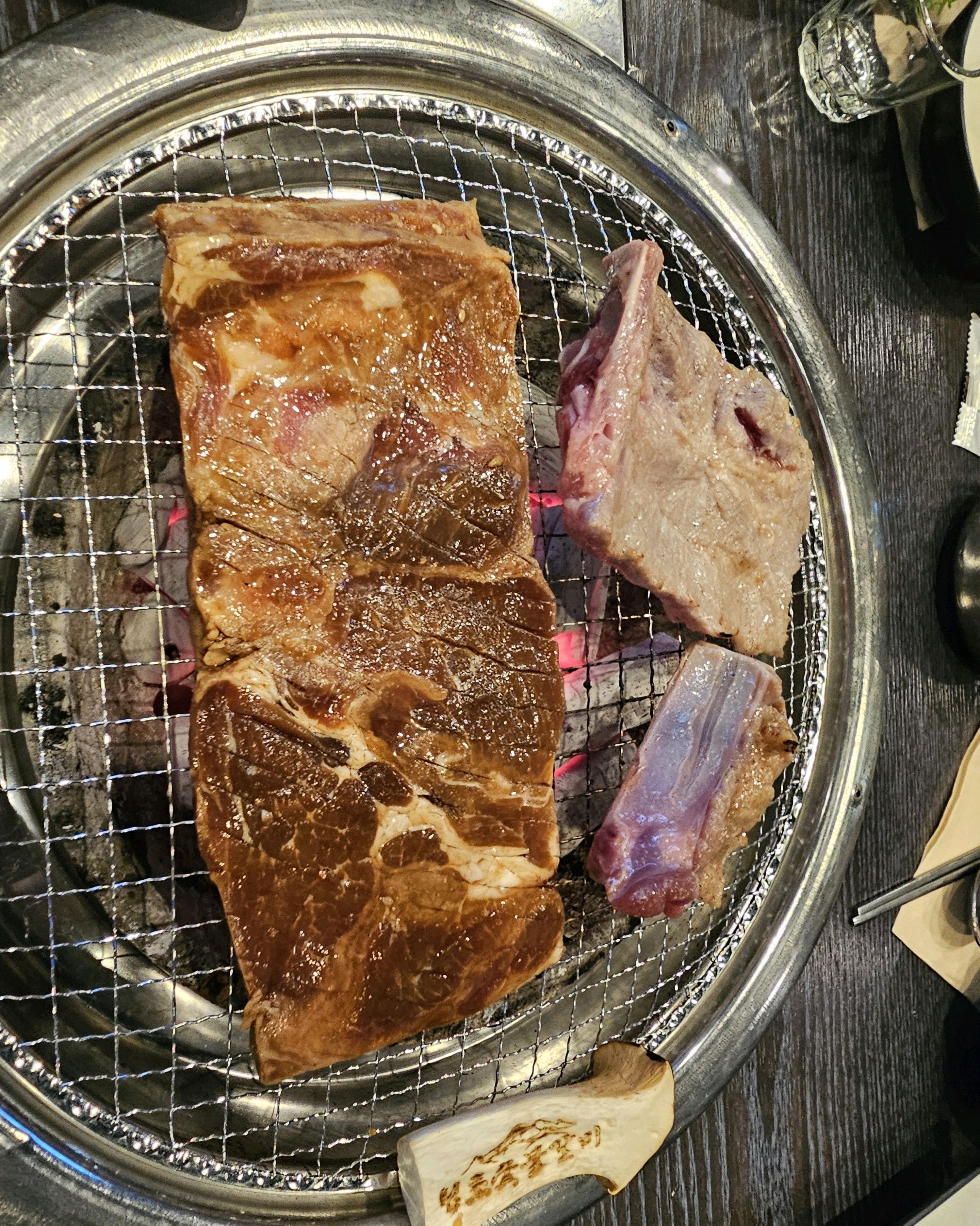 속초에 놀러왔다가 고기 먹고 싶어서 검색해서 방문했어요. - 아바이마을 맛집 물회주는 고깃집 청초숯불갈비