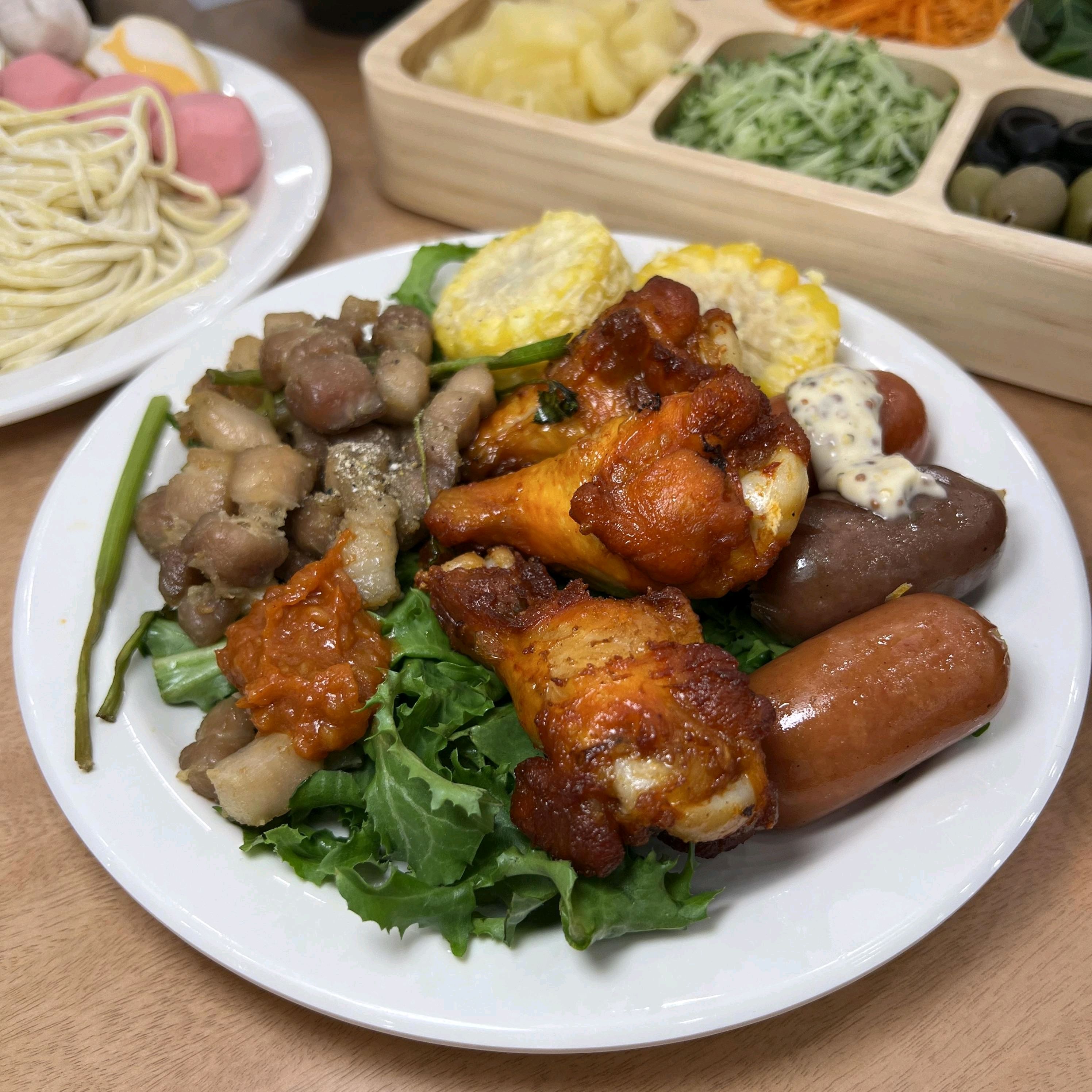 샤브샤브가 깔끔하고 특히 샐러드바 구성이 좋았어요~ 애주가들도 많이 찾는다는데 리버스탭까지