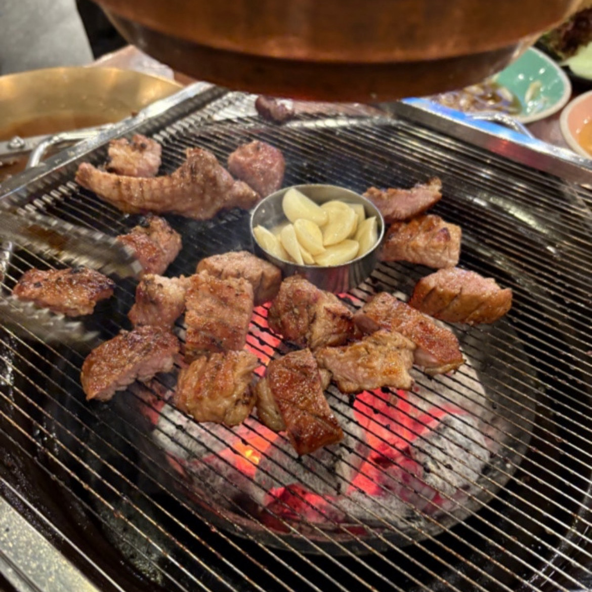 주말에 너무 맛있게 먹고 갑니다 ㅎㅎ 공간도 상당히 넓고 직원분들도 친절해요! 셀프바도 잘