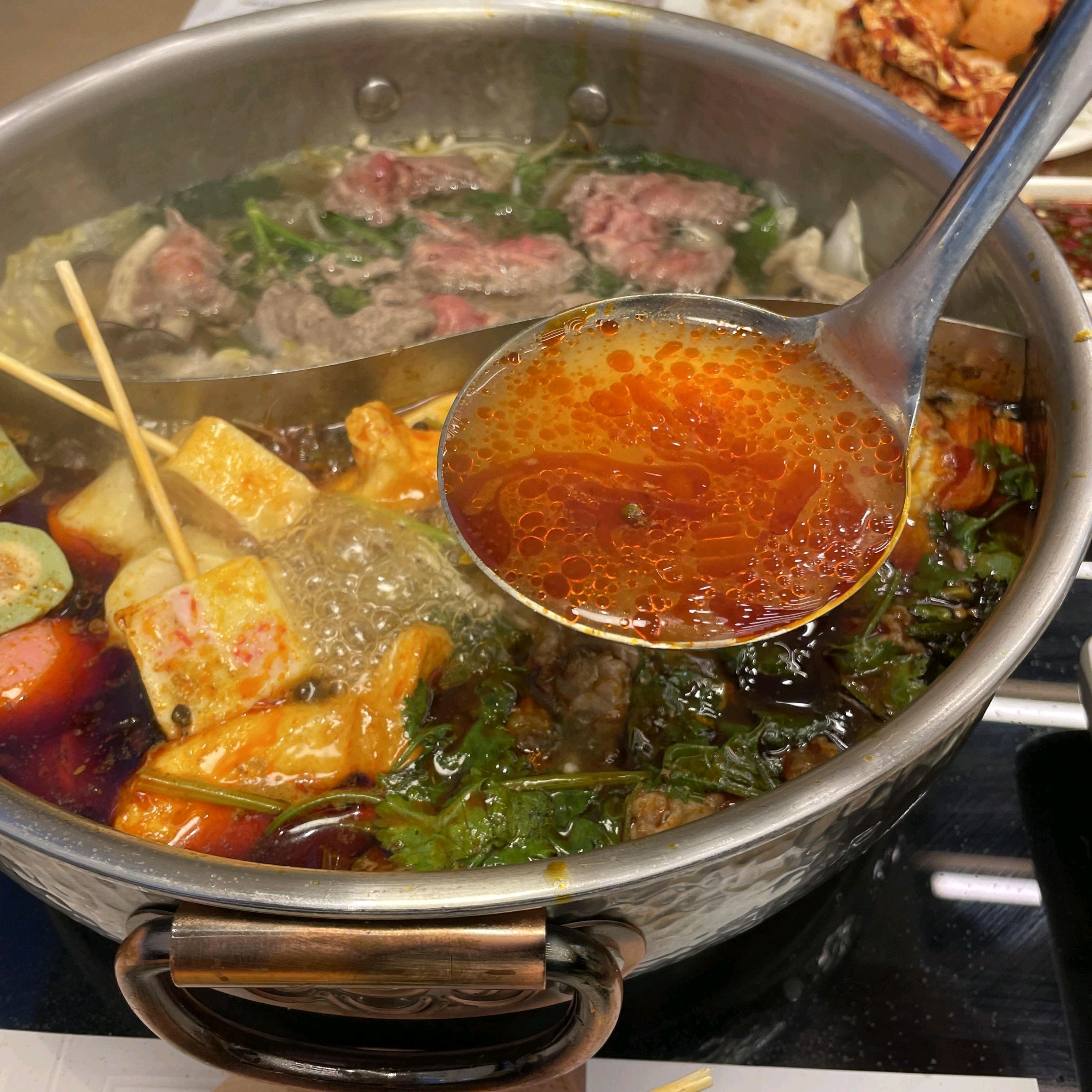 샤브와 사이드 선택할 수 있어서 좋아요 다양한 선택지도 마음에 들고 넉넉한 양도 만족스러웠