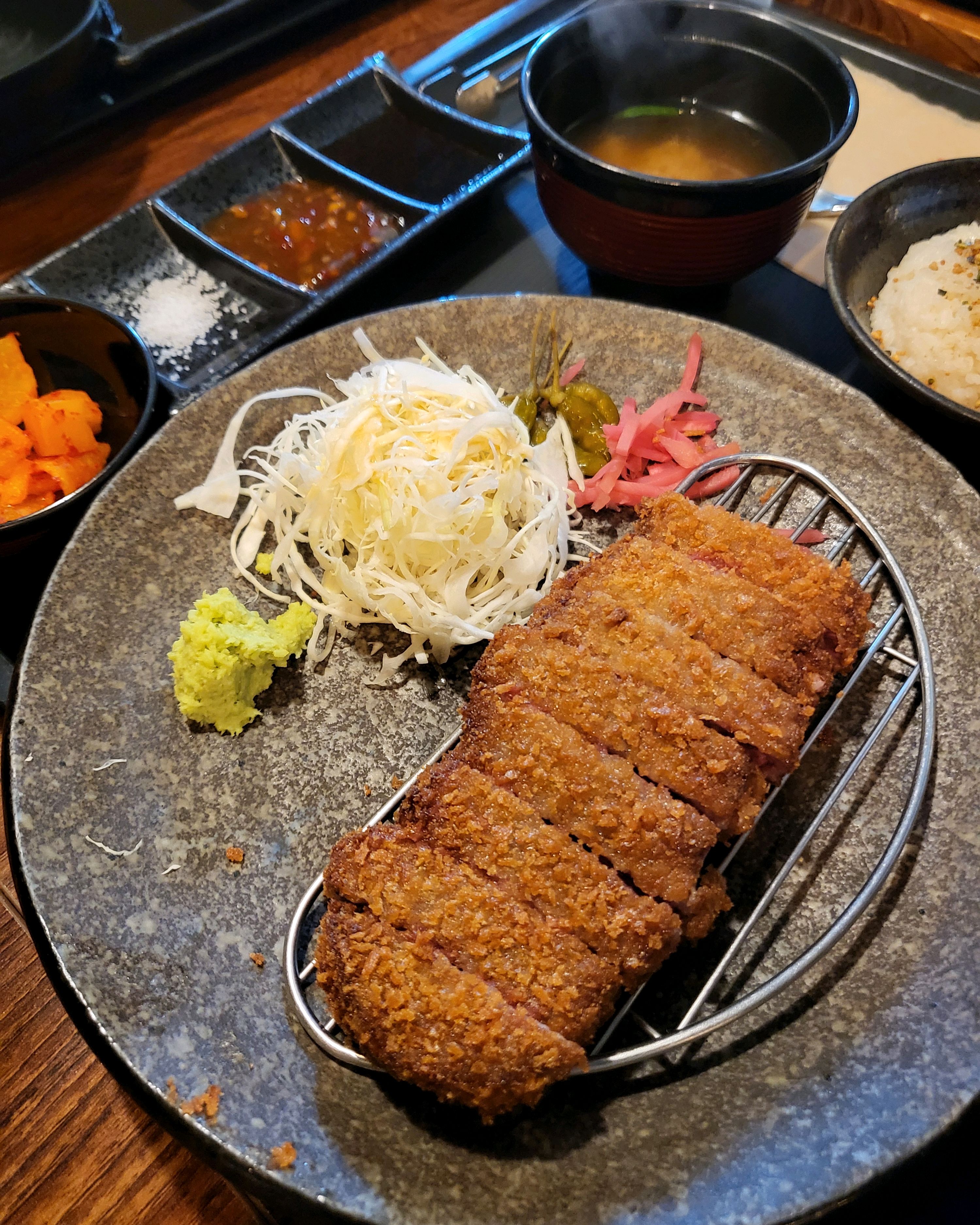 가족과 함께한 점심식사~ 부모님이 맛있게 드셔서 너무 뿌듯 했습니다~ 엄청 친절하셔서 기분