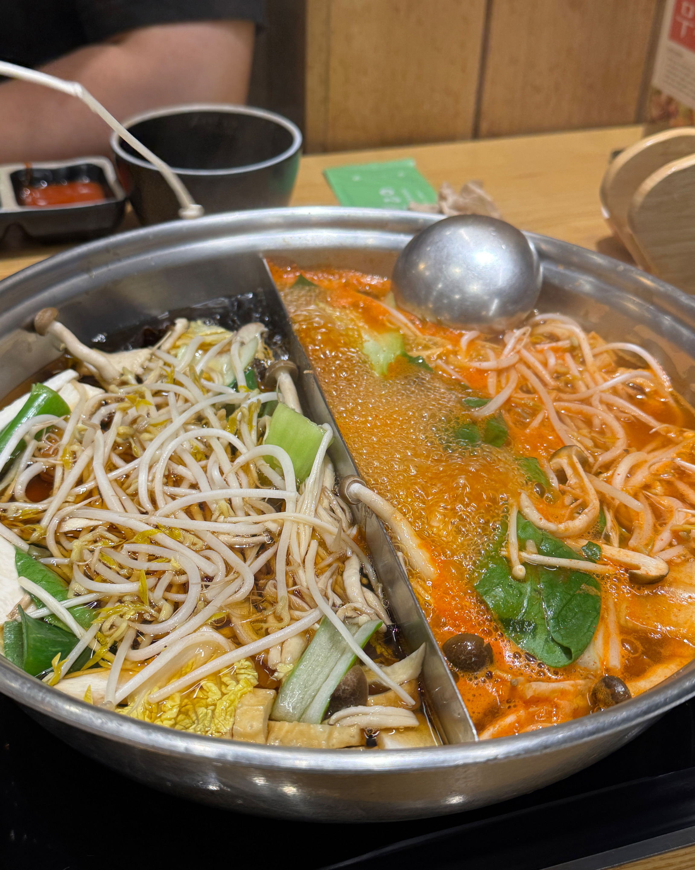 정말 맛있게 잘 먹엇습니다!! 사람이 많은데 직원분들께서 너무 친절하게 응대해주셨어요!!
