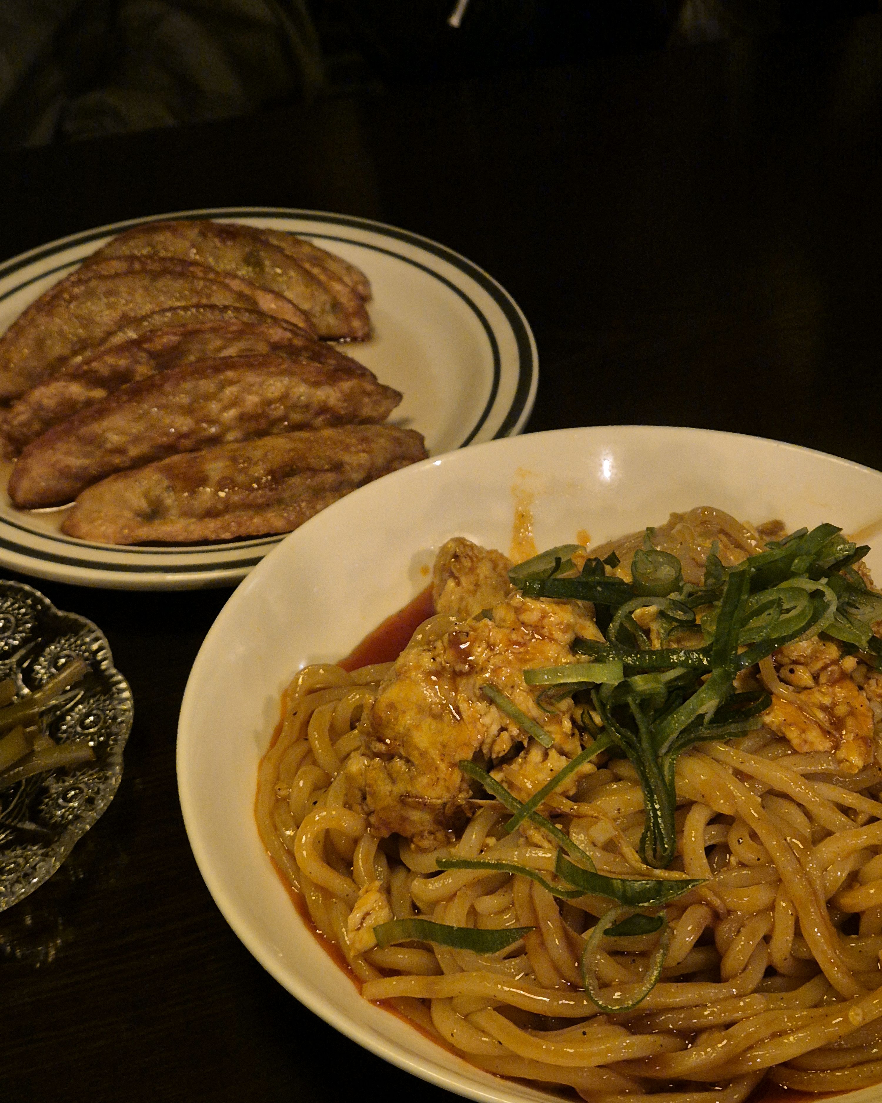 음식 맛있어요ㅎㅎ 분위기는 약간 시끄러운데 대화는 힘들지 않은 정도였어요 - 망원동 맛집 옌징바 망원
