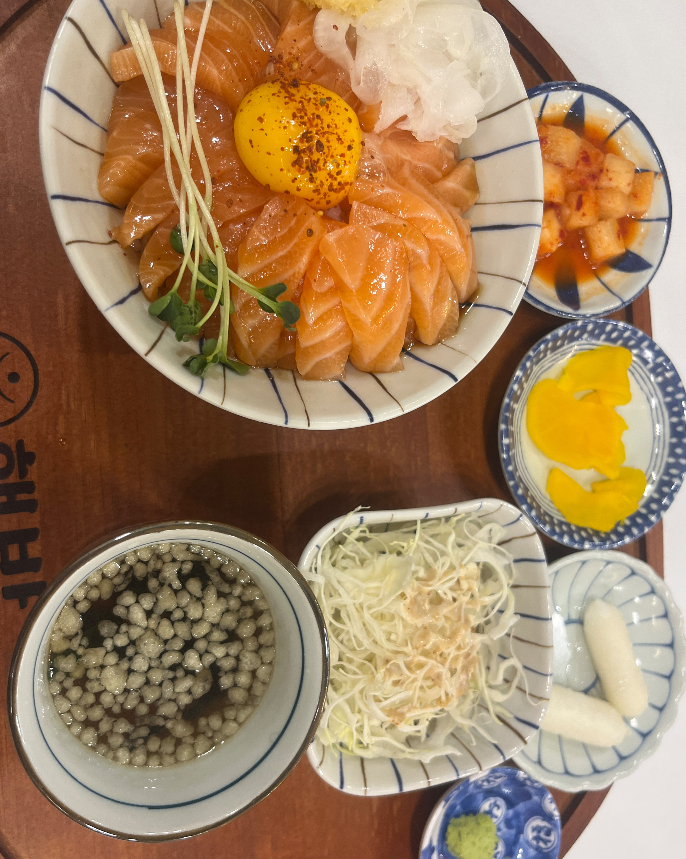 연어덮밥이 연어 전문집보다 맛있어요... 진짜 사랑입니다❤️❤️ 사장님두 넘 친절하시구 덮