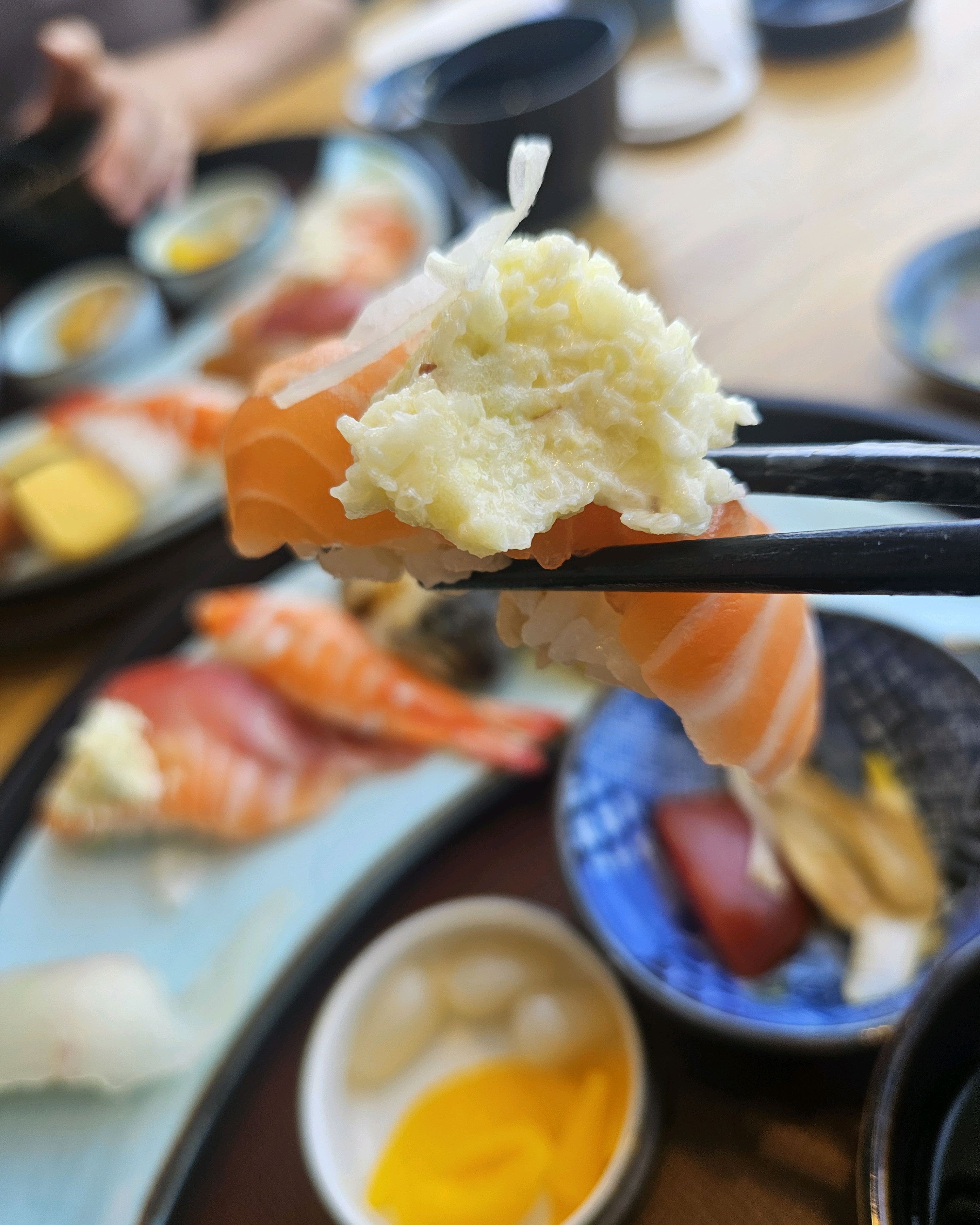맛있게 잘먹었습니다 오늘은 무슨일인지 좀 늦게 나왔네요. - 불당동 맛집 상무초밥 신불당점