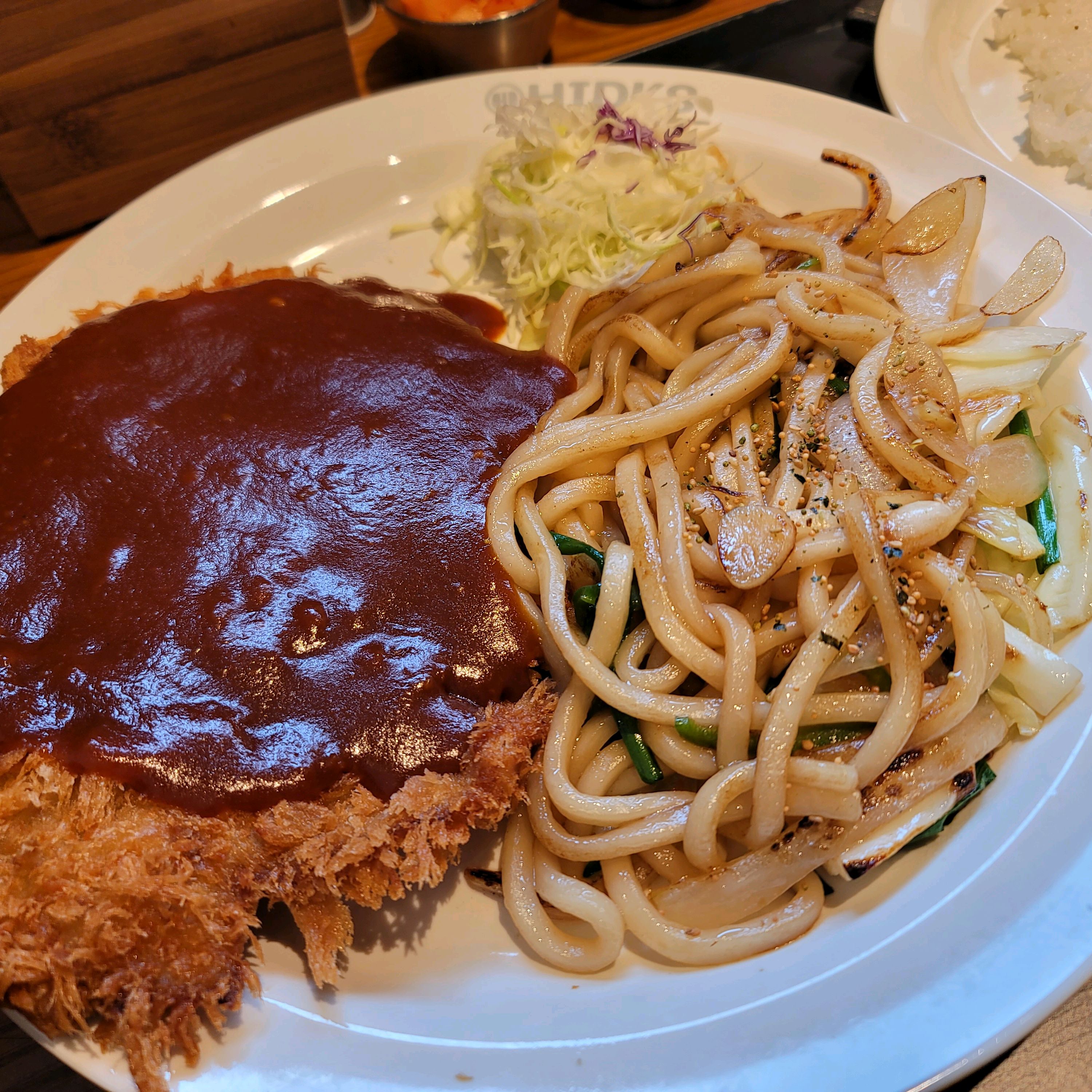 맛있고 양이 많아서 좋아요!! - 성수 맛집 홍익돈까스 성수직영점