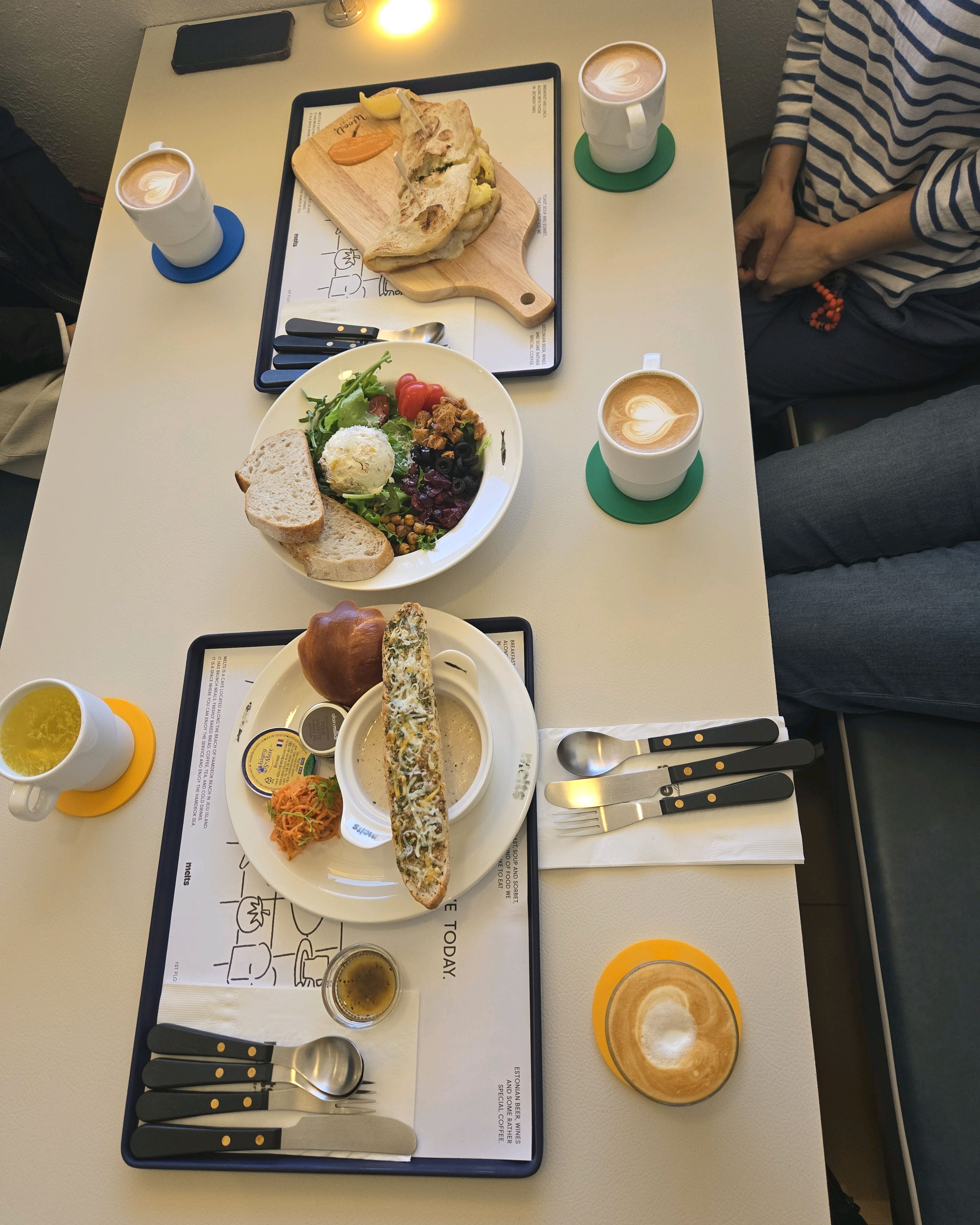 음식 뷰 그 어느 하나 버릴 것이 없습니다. ^^ 여행 중 우연히 들린 멜츠인빌리지 정말 