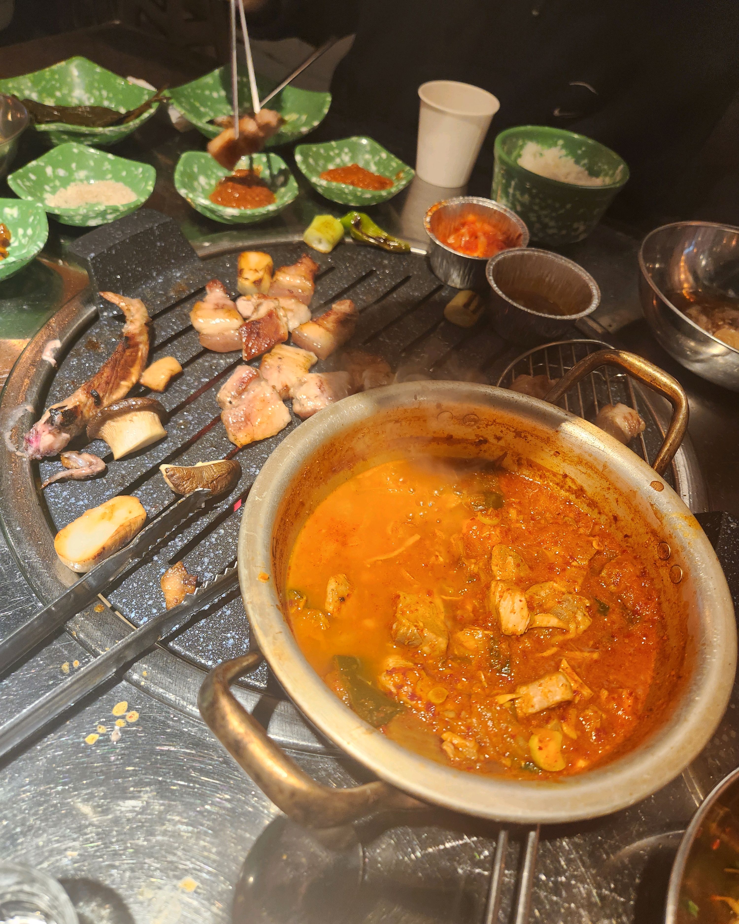 가성비 갑이에요. 불당천 앞 뷰도 좋구요. - 불당동 맛집 오늘도연탄구이 천안불당점