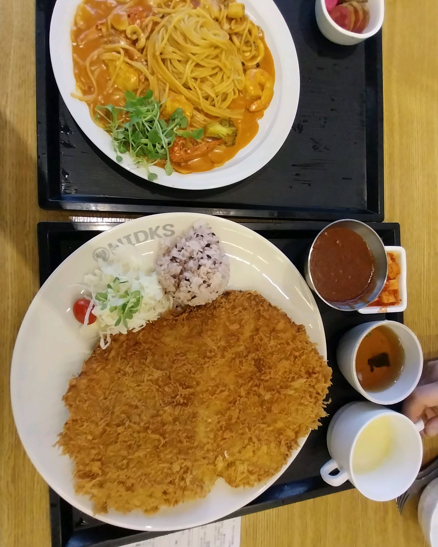 로제파스타 매콤하고 해산물이 싱싱하고 맛있어요 돈까스에있는 밥까지넣어서 먹을만큼 소스가 취