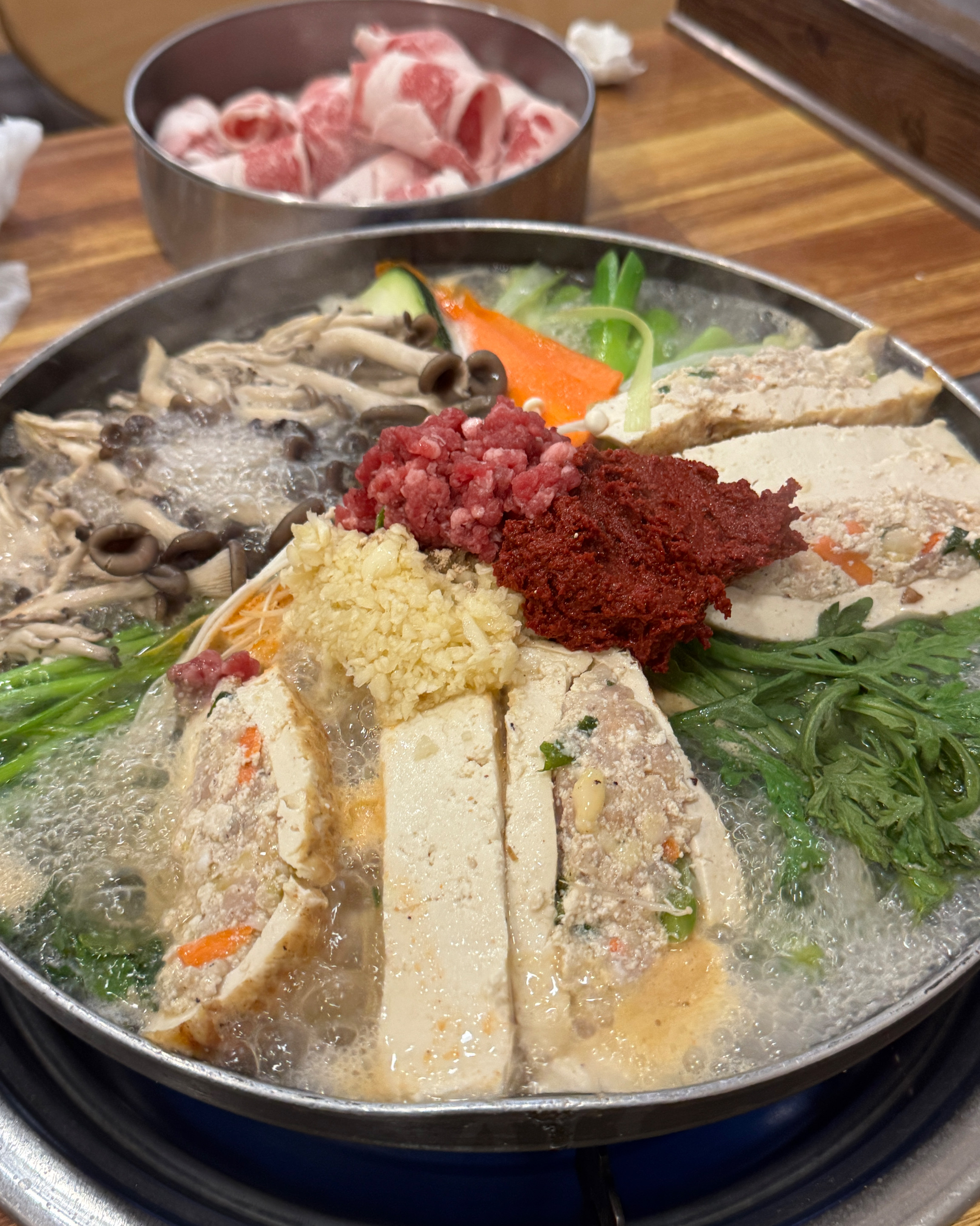 등산 후 꿀맛입니다. - 대전 맛집 매봉식당 계족산본점