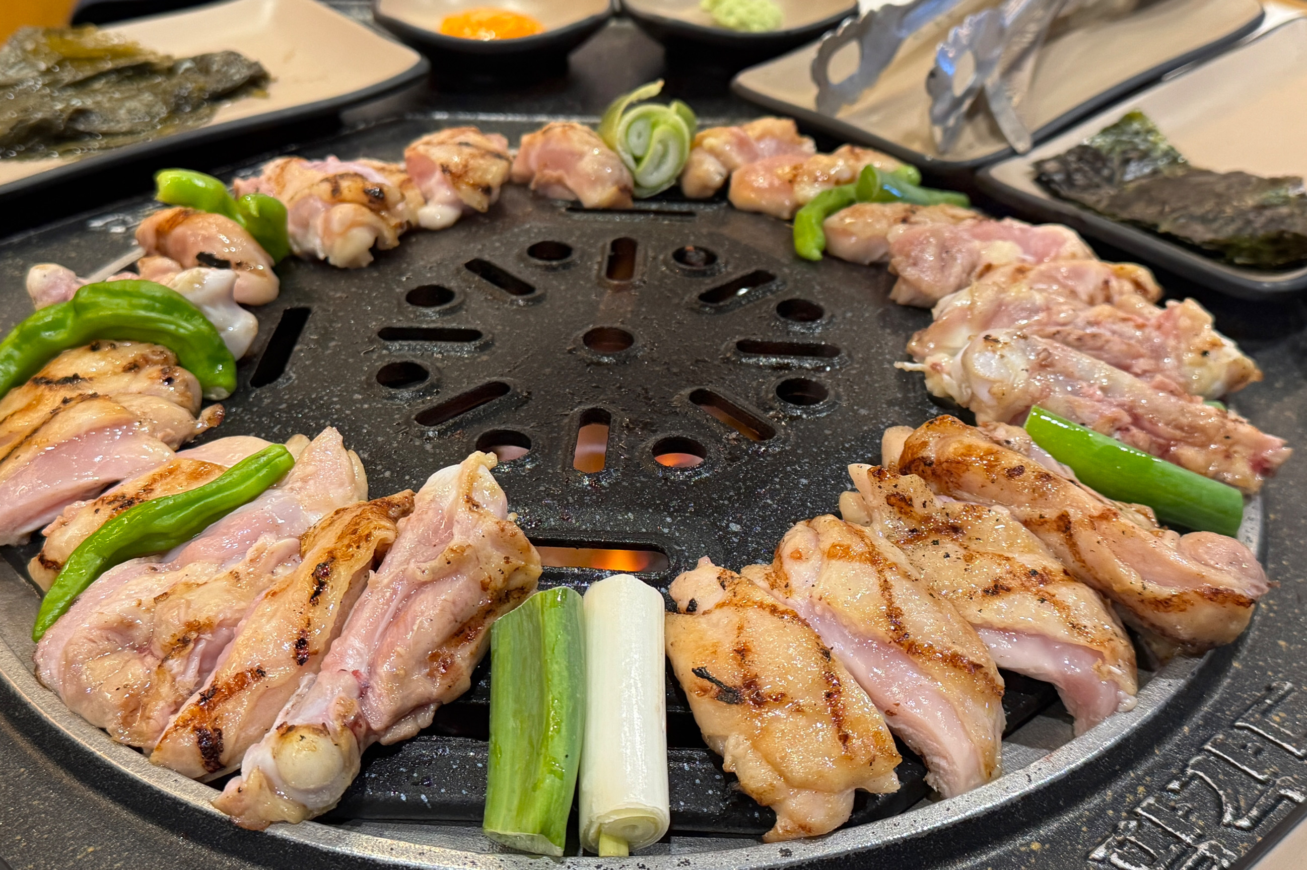 아이들 학원 끝나고 야식으로 먹이려고 들렀어요! 늦은시간인데도 역시 맛있고~ 아이가 잘 먹