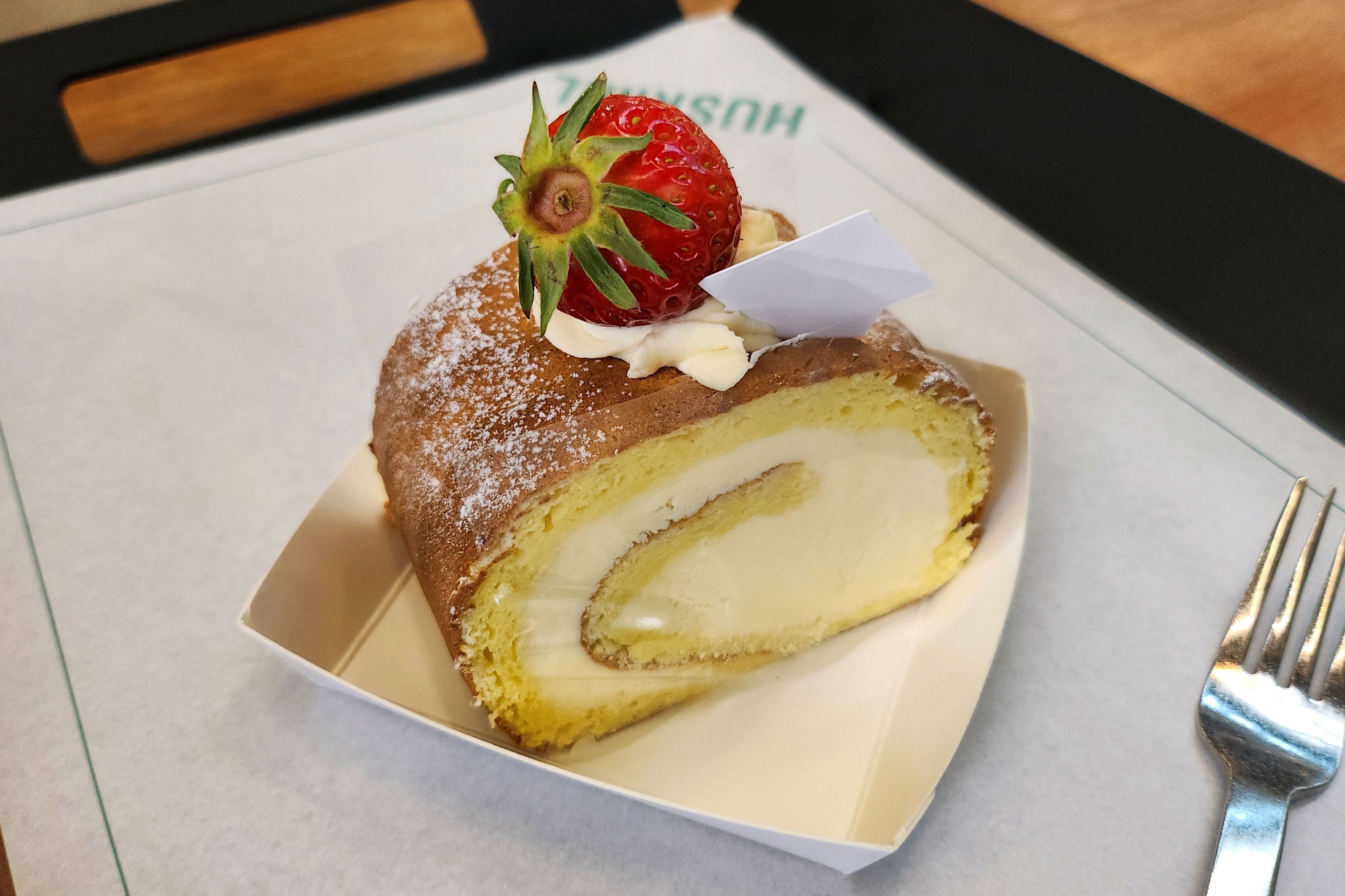 디저트,빵 종류가 정말 많아서 고르는데 힘들었어요 ㅎ 크림이 아주 맛있더라고요 다음엔 다른