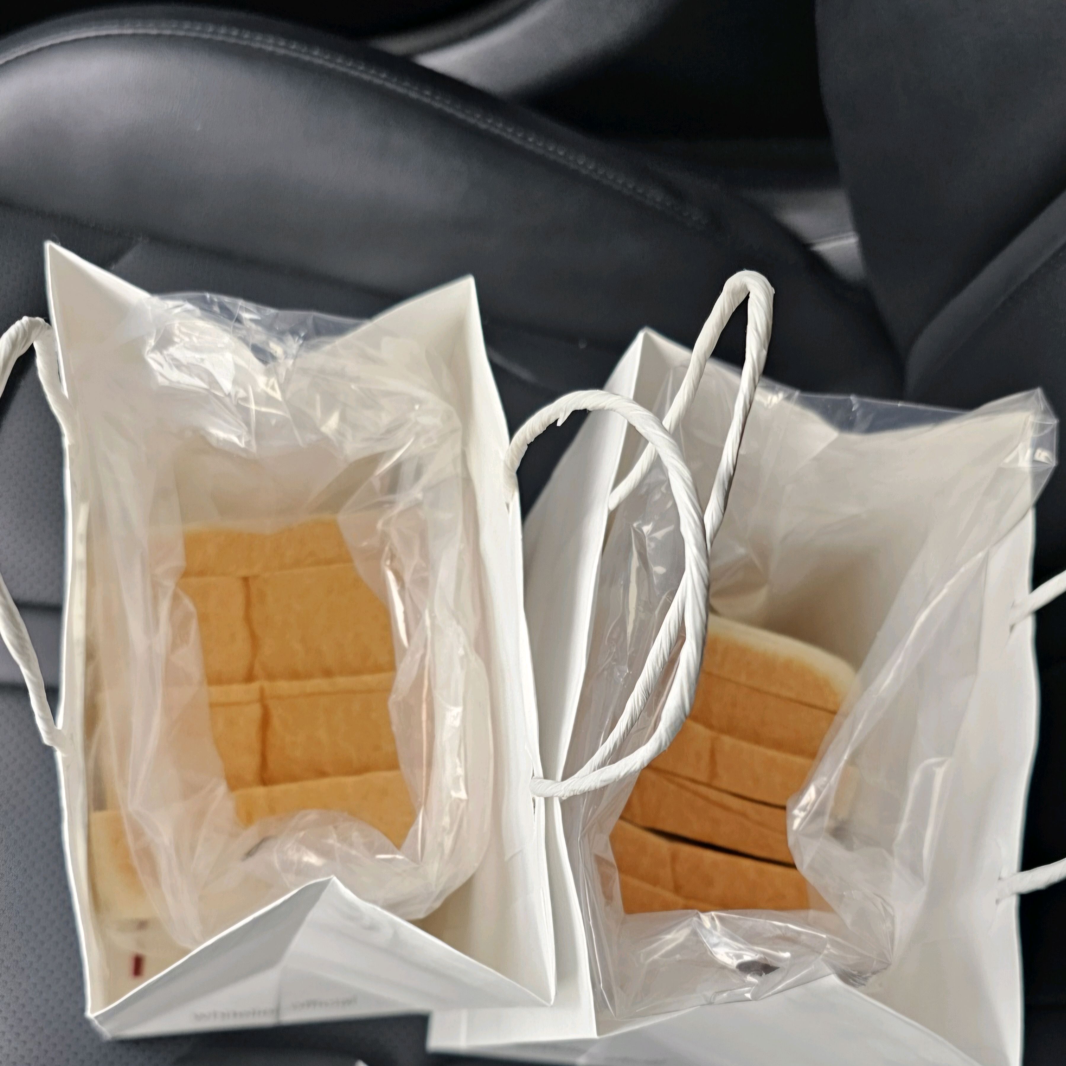 선물받아 먹어보고 맛있어서 직접 방문구매 했어요. - 광명역 맛집 화이트리에 어반브릭스점