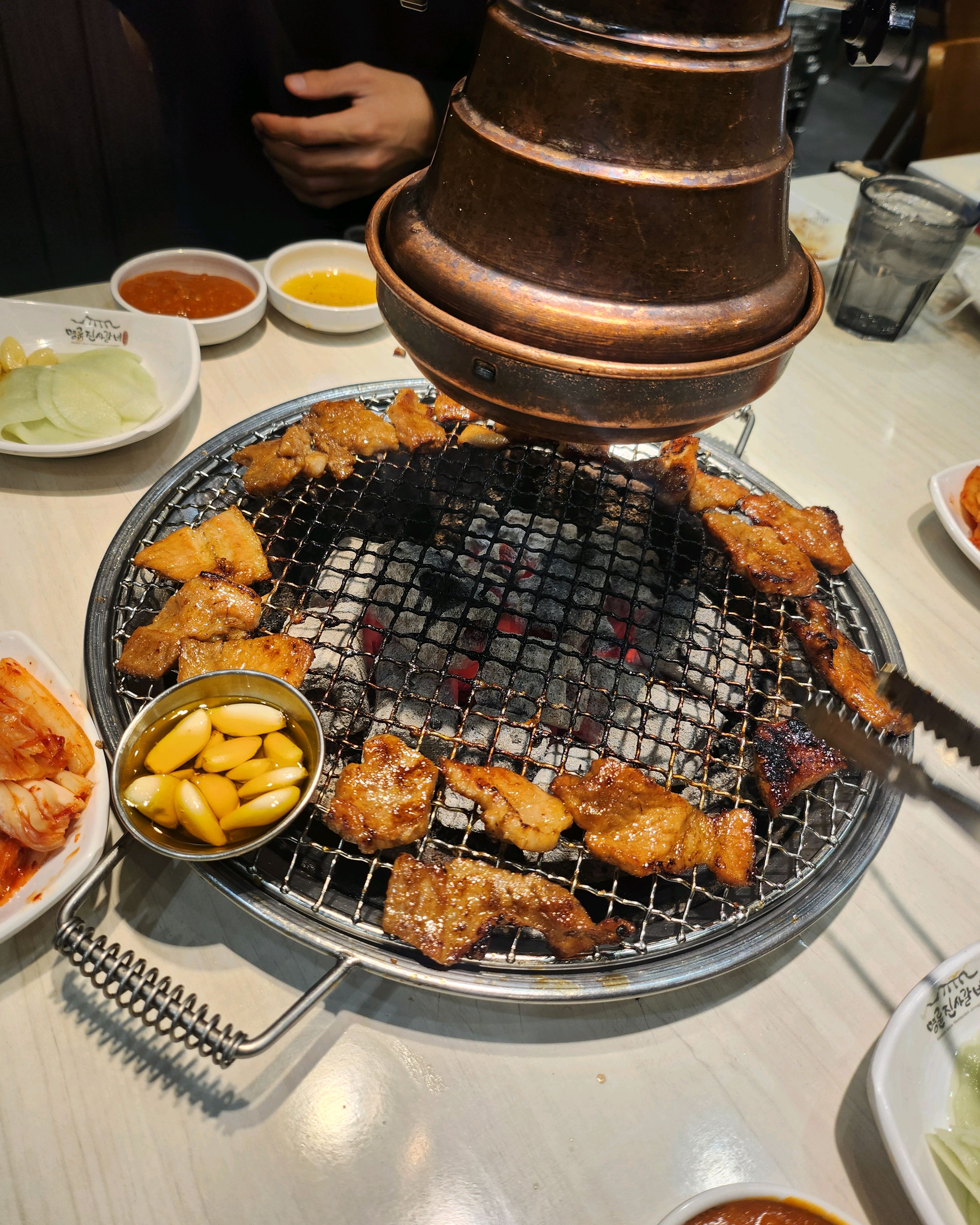 다른 명륜 진사 갈비를 많이 가봤지만 고기의 질이 다르고 밑반찬들도 너무 맛있네요 나중에
