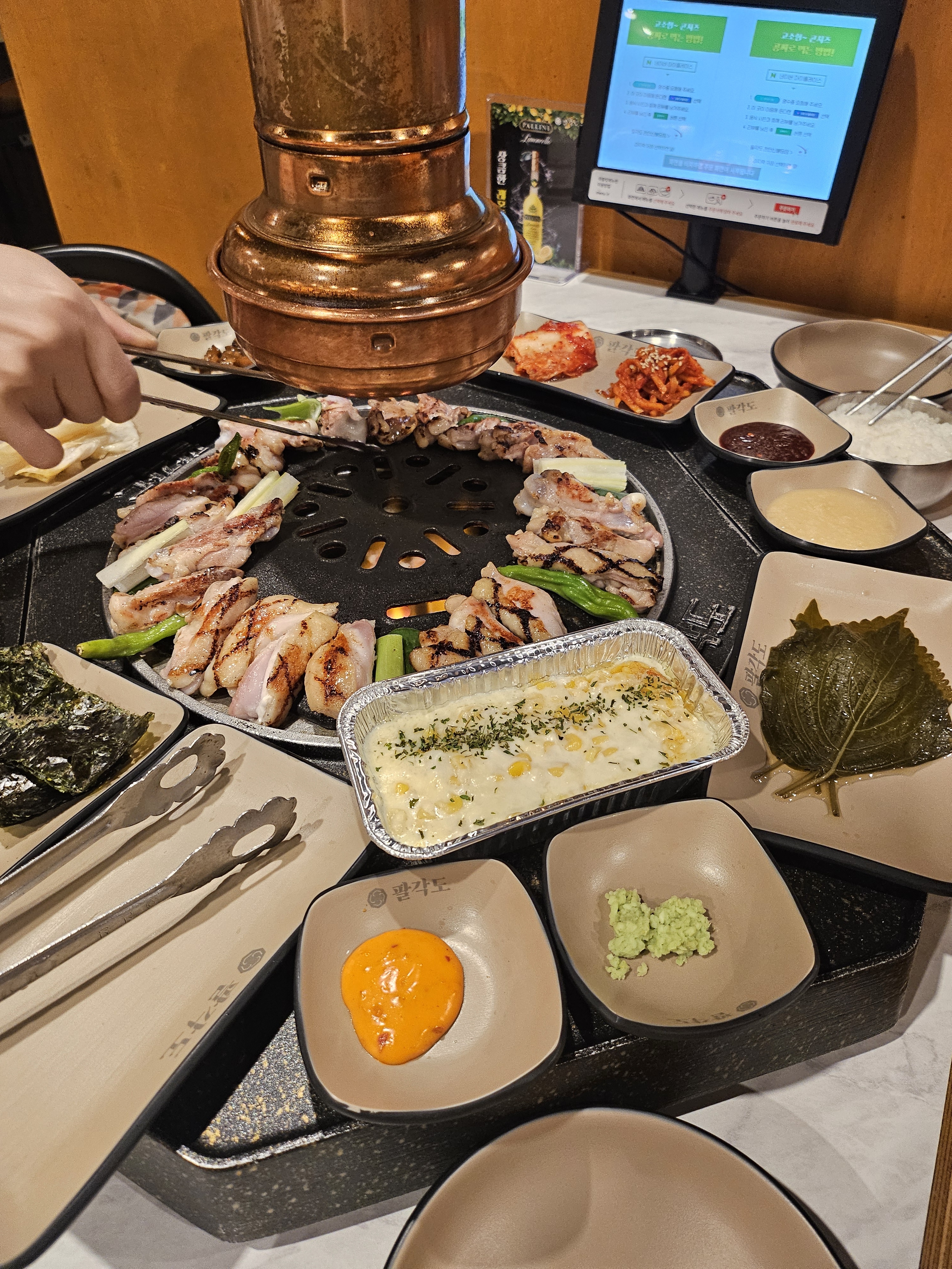 숯불 닭갈비 깔끔하게 먹기 너무 좋아요. - 불당동 맛집 팔각도 천안신불당점