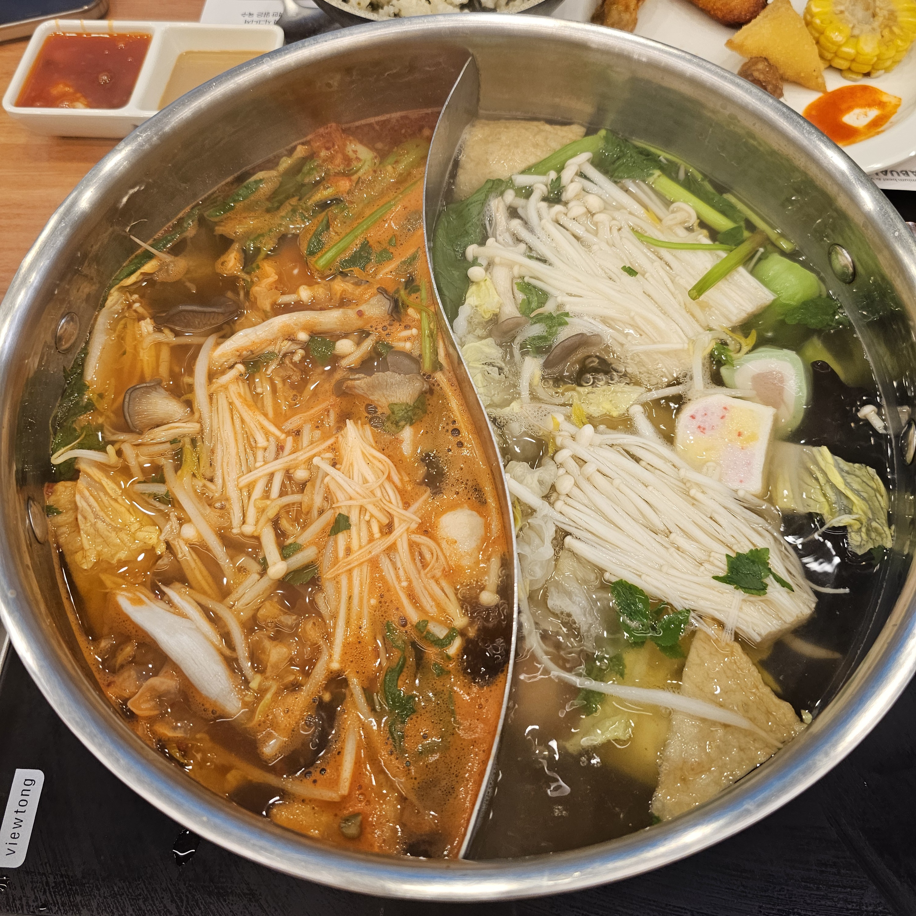 야채, 고기 신선하고 샐러드바 메뉴도 다양하고 좋아요! 직원분들도 친절하셔서 기분 좋게 잘