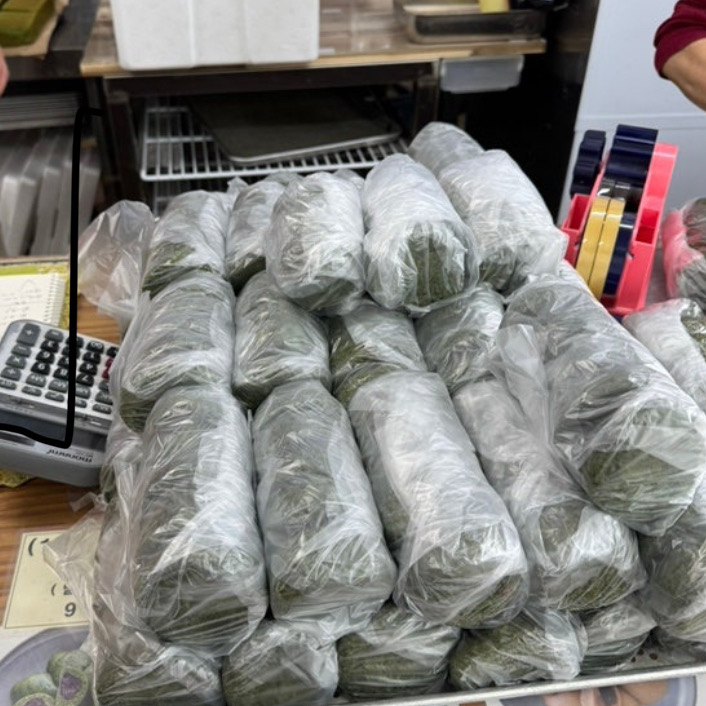 진짜 쑥향도 많이나고 빵도 - 제주 맛집 제주명품쑥보리빵