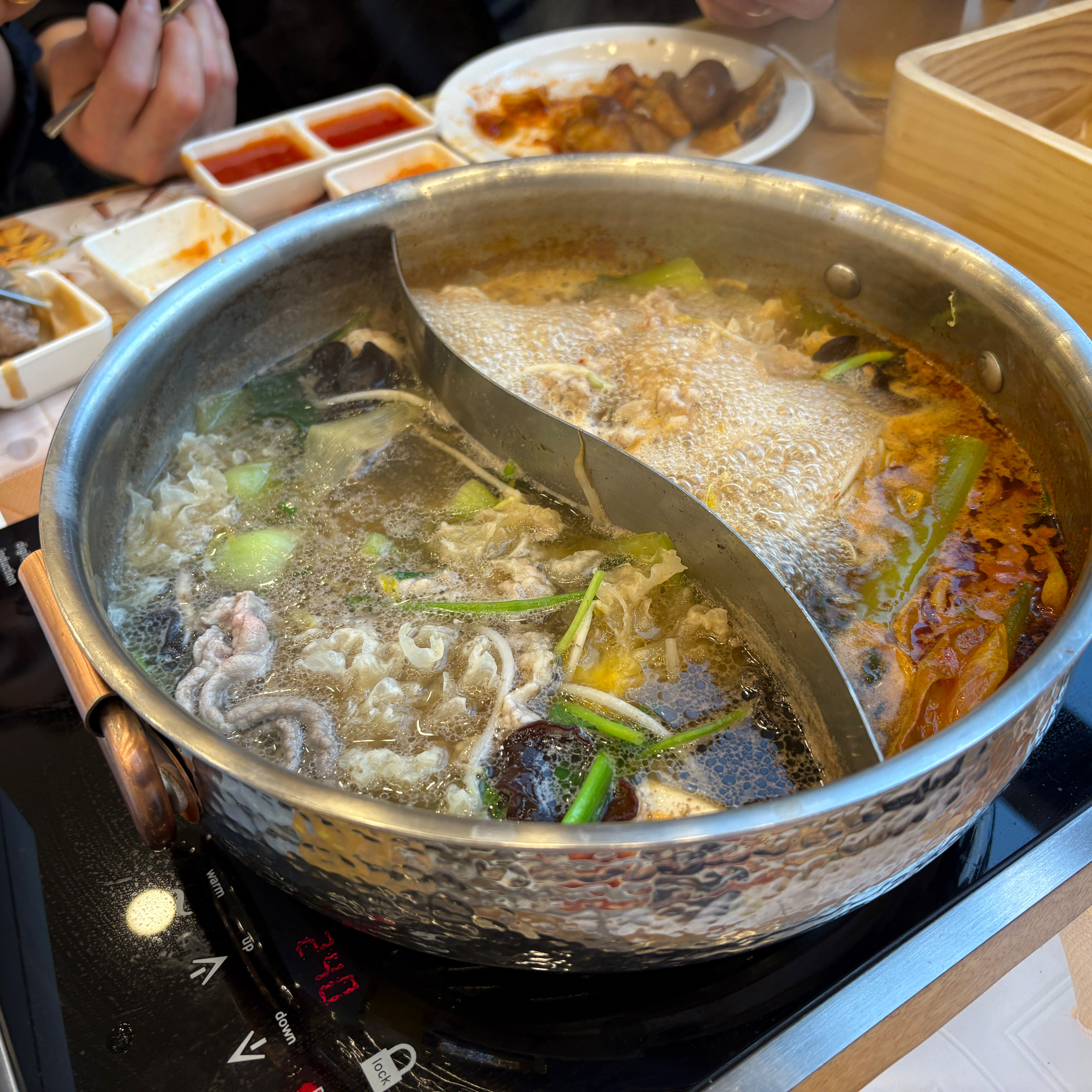 동네에 생겼다고 해서 가족끼리 먹으러왓어요~ 배가 진짜 부르네요! 맛있게 잘 먹었어요~ - 대구 서변동 맛집 샤브올데이 대구서변연경점