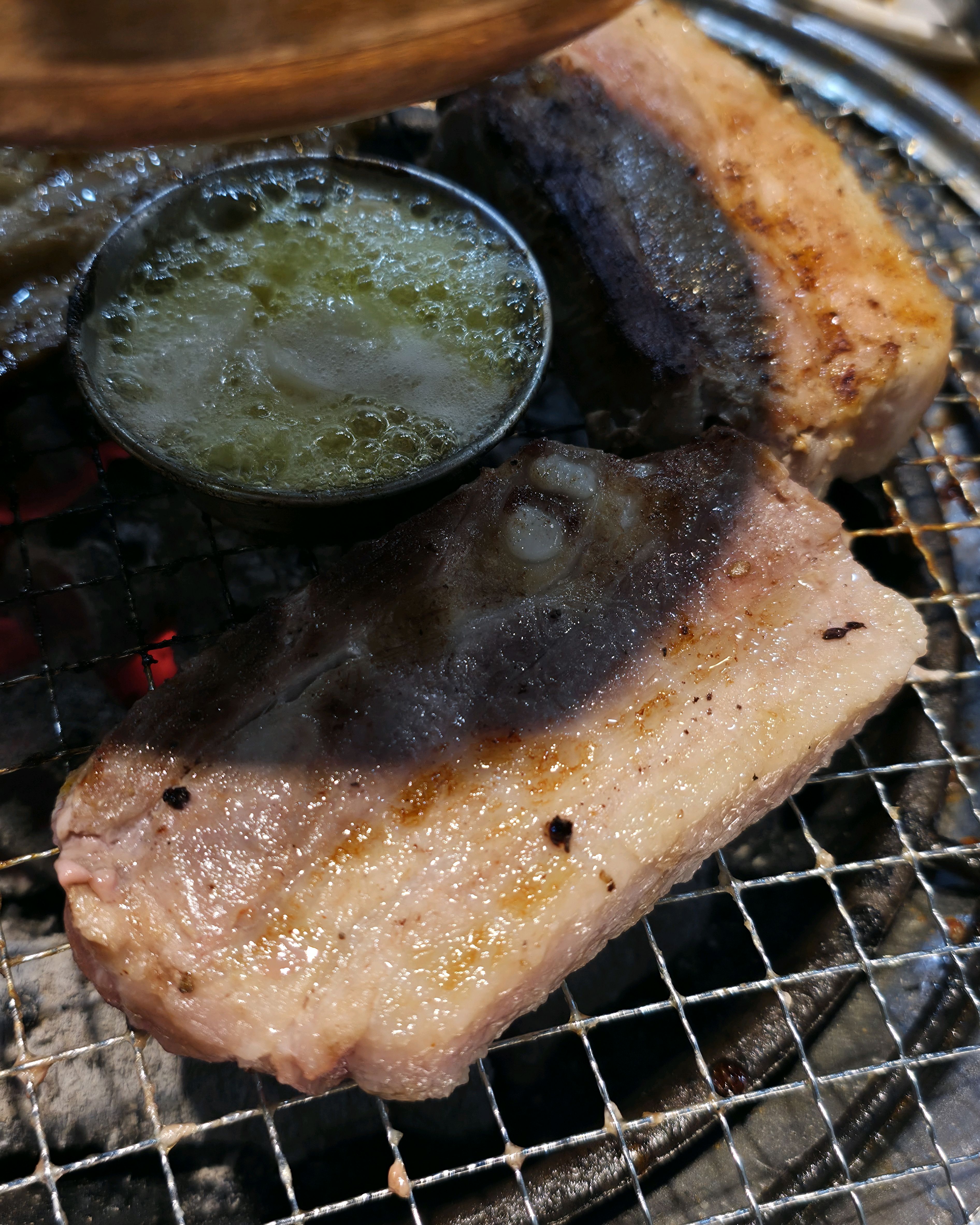 너무너무 맛있어요 고기도 맛있고 사이드도 최고에요 직원분들 친절하시고 항상 깨끗해요 재재재