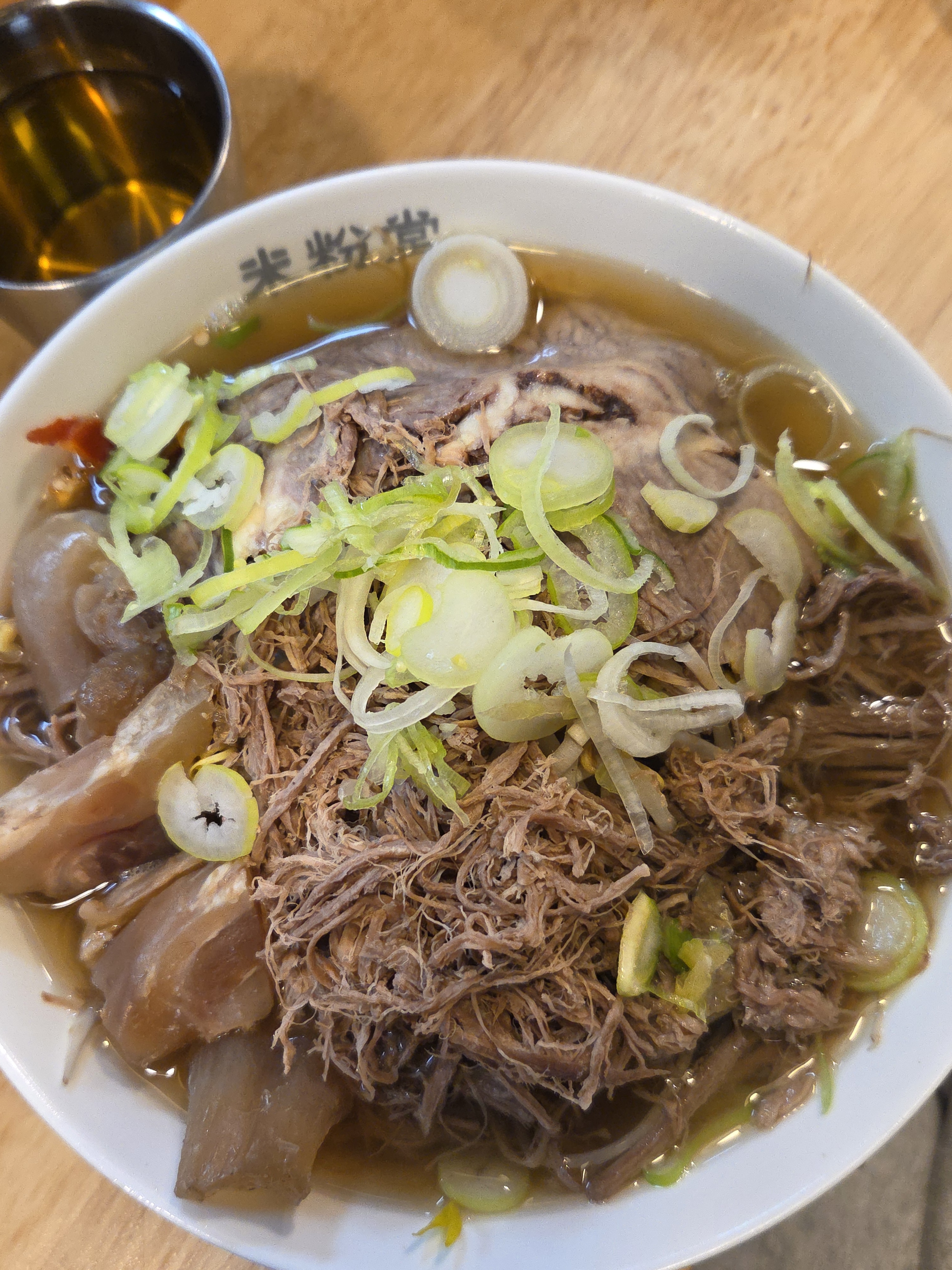 뜨끈한 국물이 생각날때 딱입니다. 음식도 맛있고 매장 분위기도 좋아요. 집 근처에 맛집이