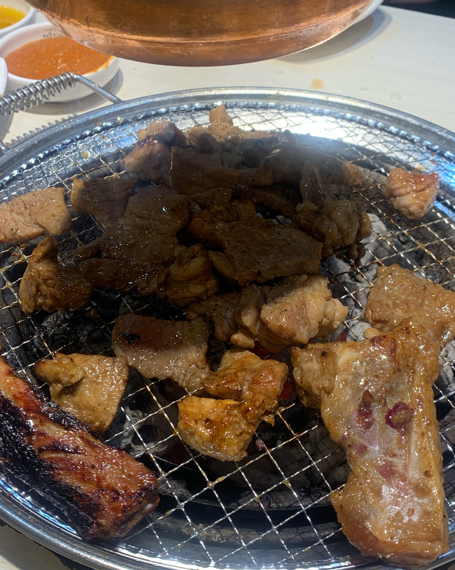 윤기가 좔좔좔 너무 맛있어요! 직원분들 친절하셔서 아이들이랑 함께 와서 먹는데 편하게 잘