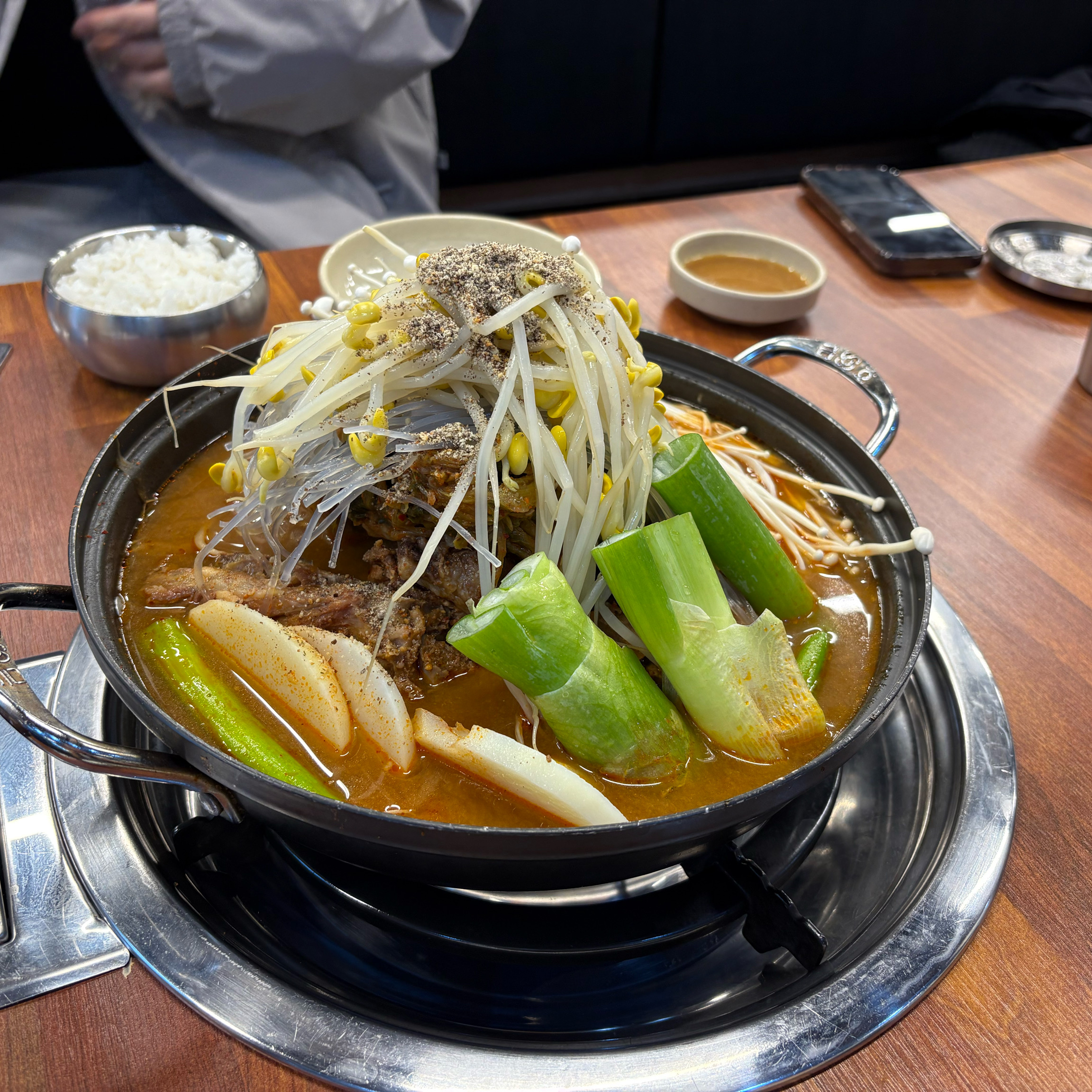 맛있어서 또 방문했어요~~ - 불당동 맛집 노걸대감자탕 불당점