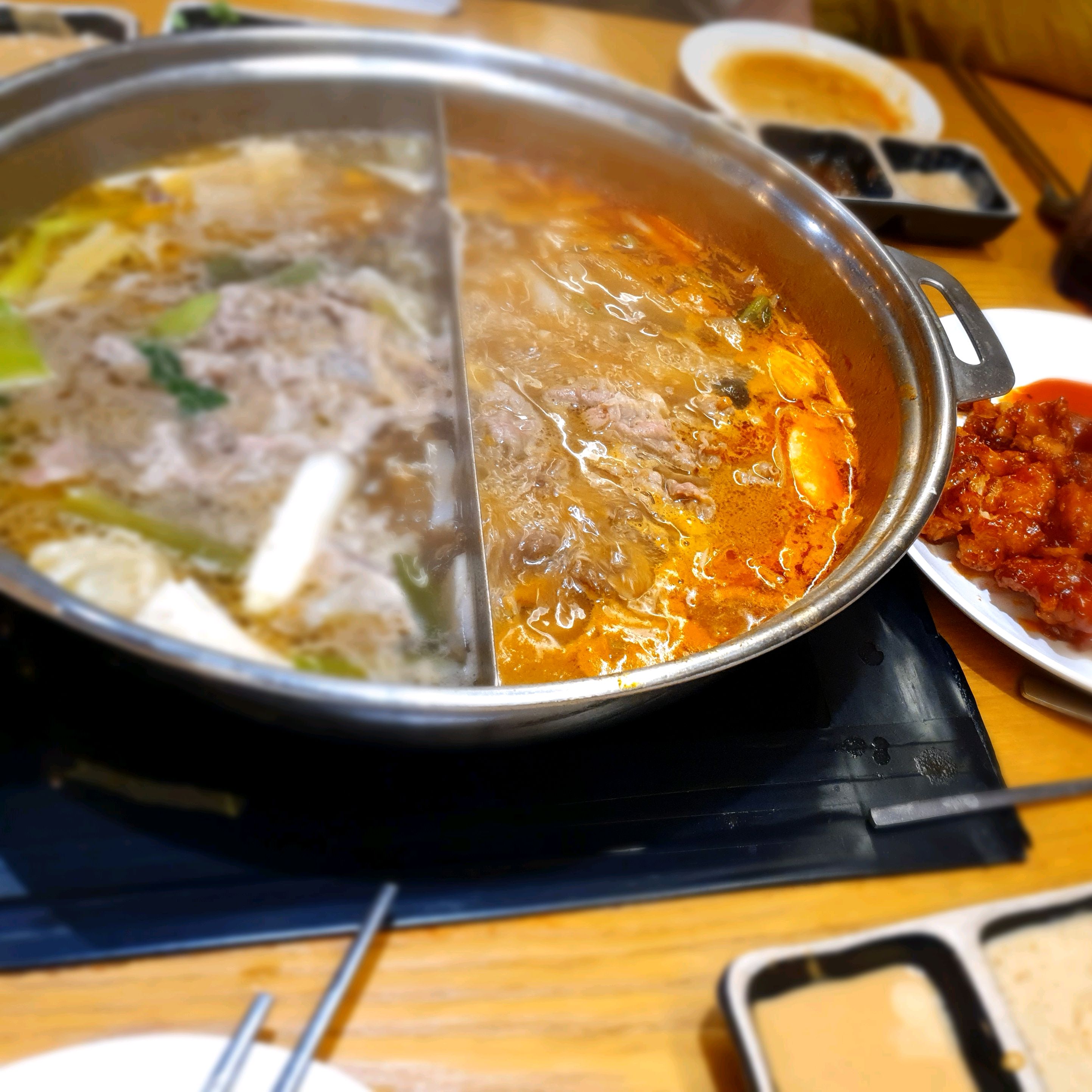 월남쌈 맛있어요 닭강정도 맛있고 나중에 죽해서 먹는데도 너무 맛있네요.. 아이스크림이랑 라