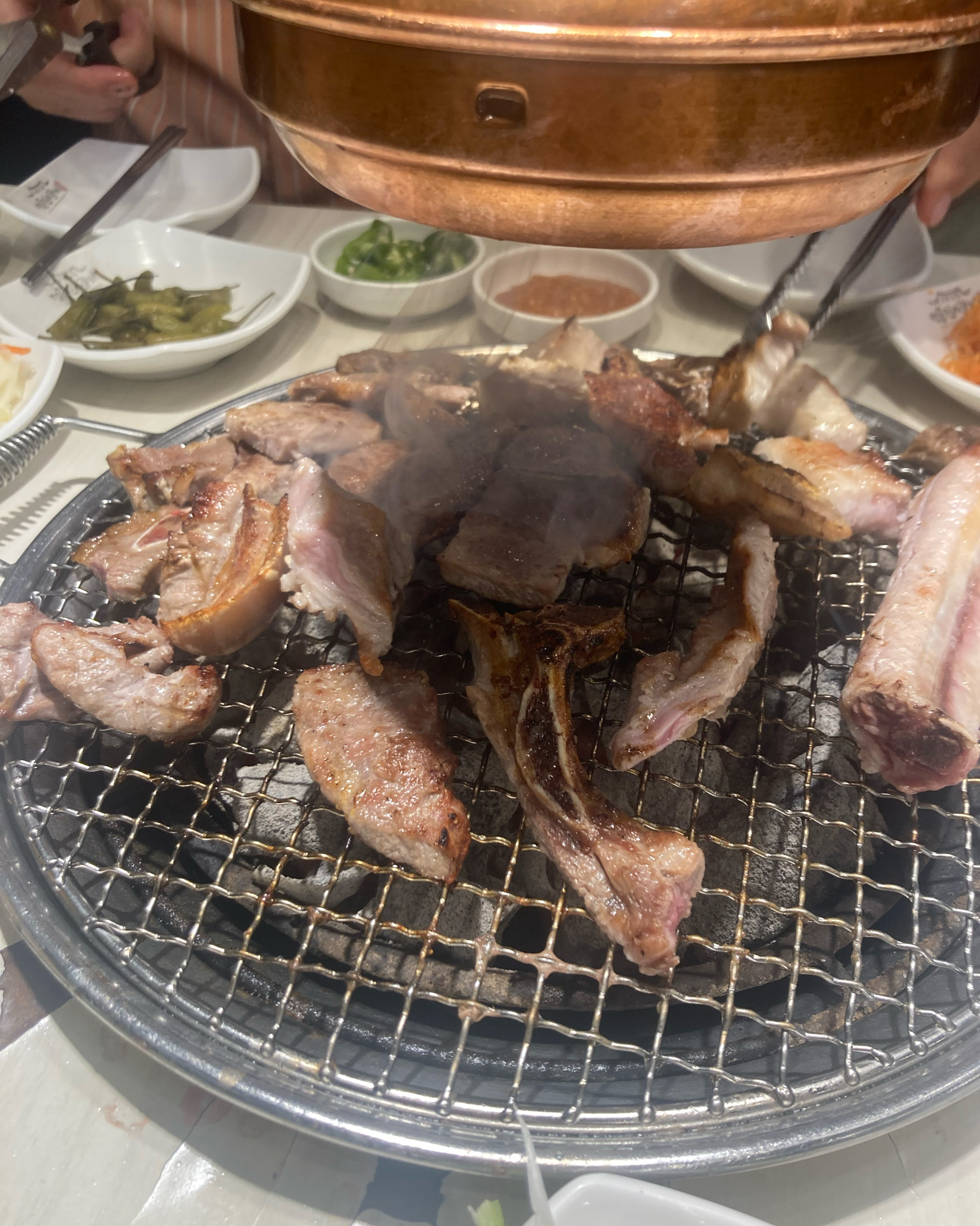 예전에는 갈비만 먹을 수 있는데 이제는 다양한 종류의 고기를 먹을 수 있어 좋어요~ - 장안동 맛집 명륜진사갈비 서울장안점