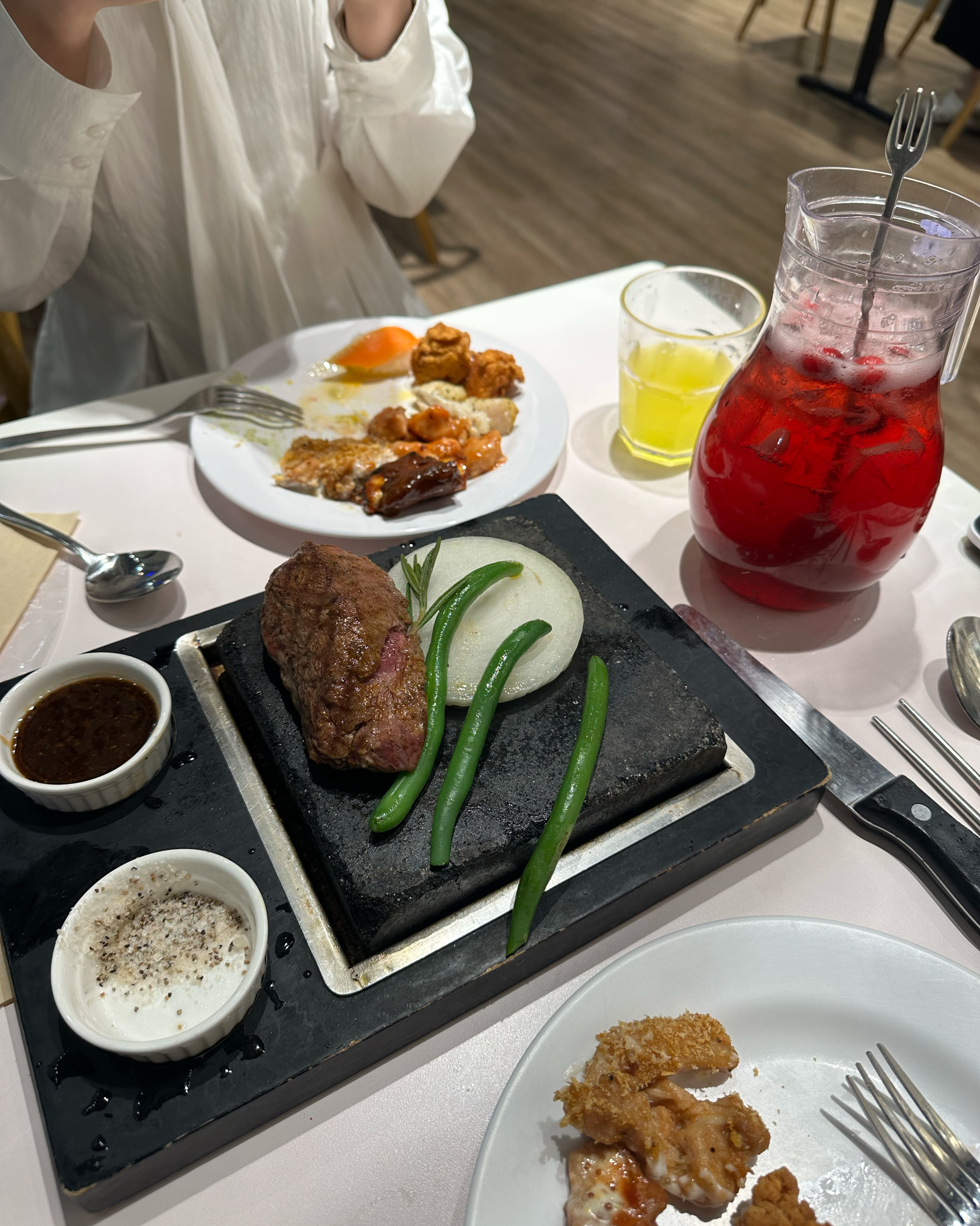 오랜만에 생각나서 친구랑 같이 왔습니다 !! 음식이 생각보다 다 너무 맛있어서 놀랐어요,,