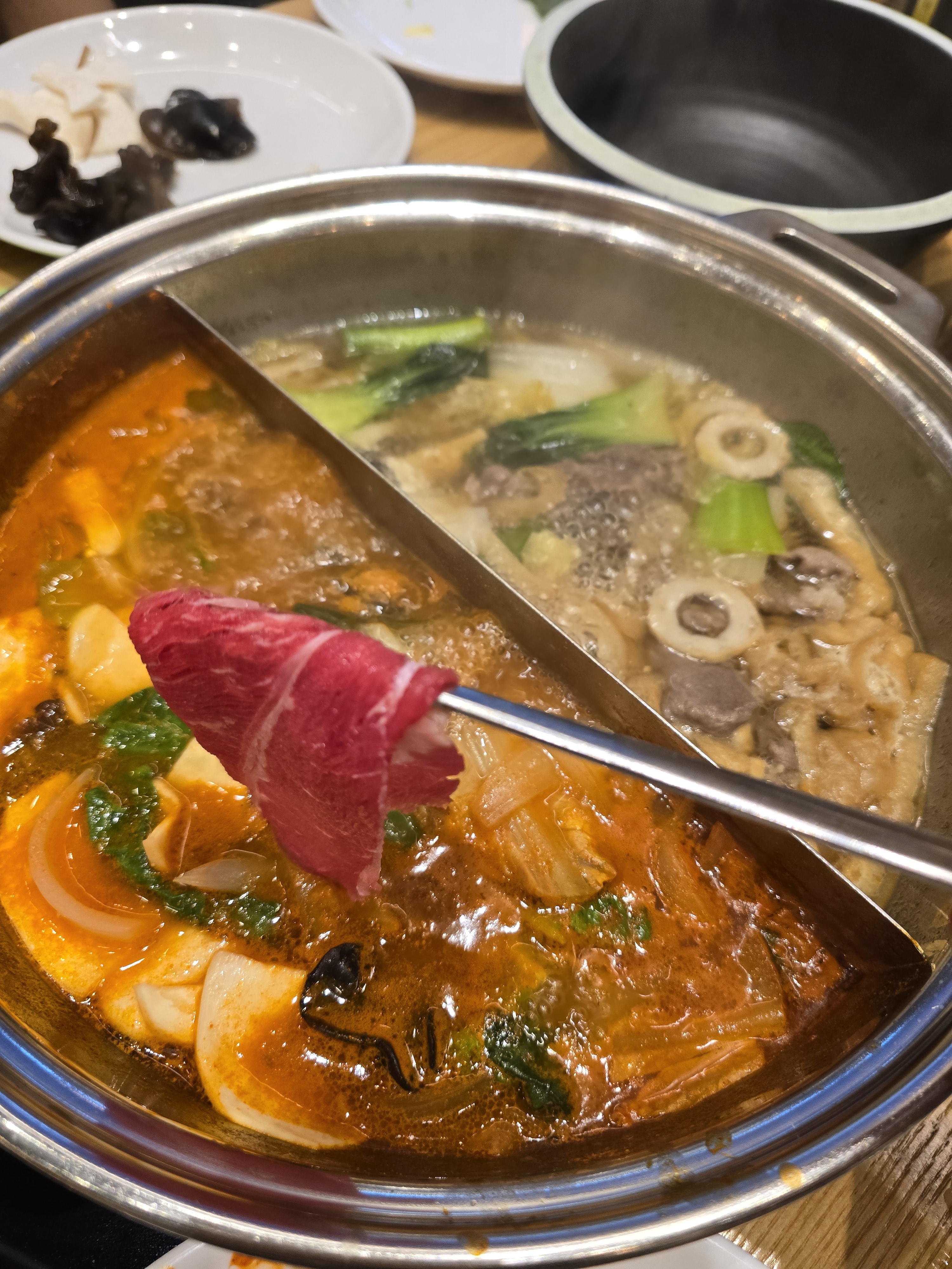 고기도 무제한이고 디저트에 월남쌈 핫푸드까지 - 평택 용이동 맛집 샤브20 평택점