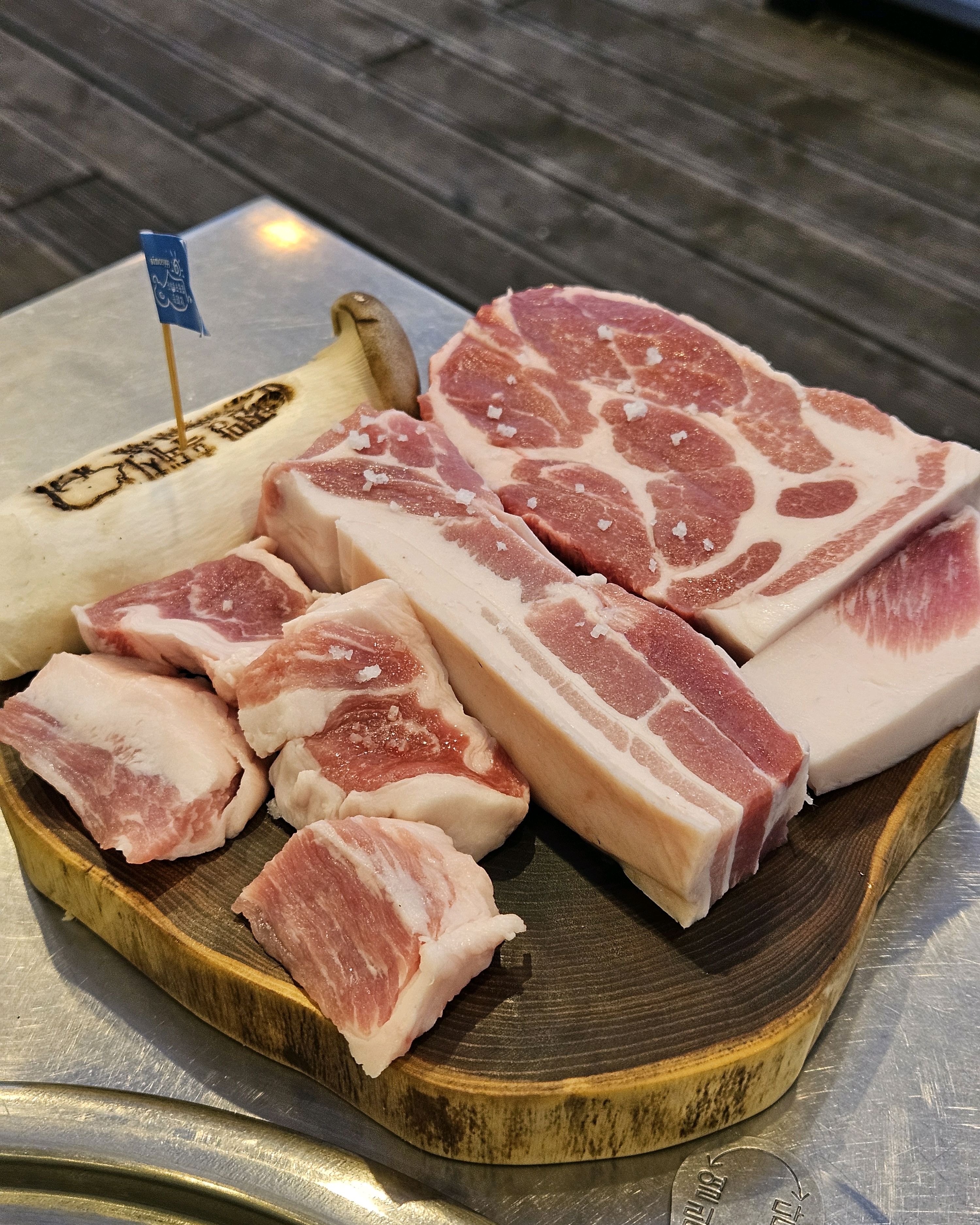 아기랑 같이 방문했는데 아기의자도 있고 함께 가기 - 제주 맛집 전망좋은횟집&흑돼지 성산본점