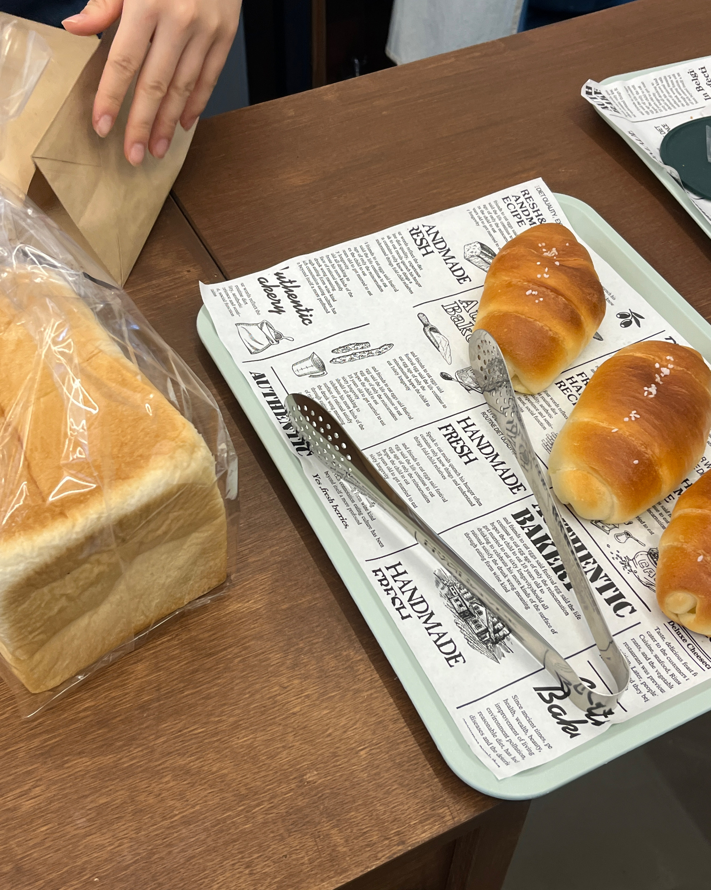 집앞에 생겼는데 인테리어도 예쁘고 빵도 맛잇네요 자주올게요🤍🫧 - 천호동 맛집 랑블리베이커리