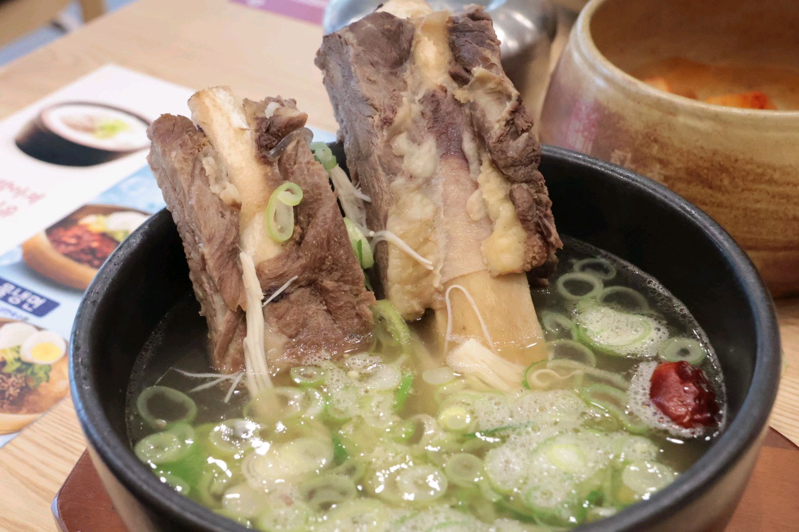 속초에서 믿고 갈비탕을 먹을수 있는 한촌설렁탕집!!갈비탕 엄청나고 엄청크네요 !!무엇보다