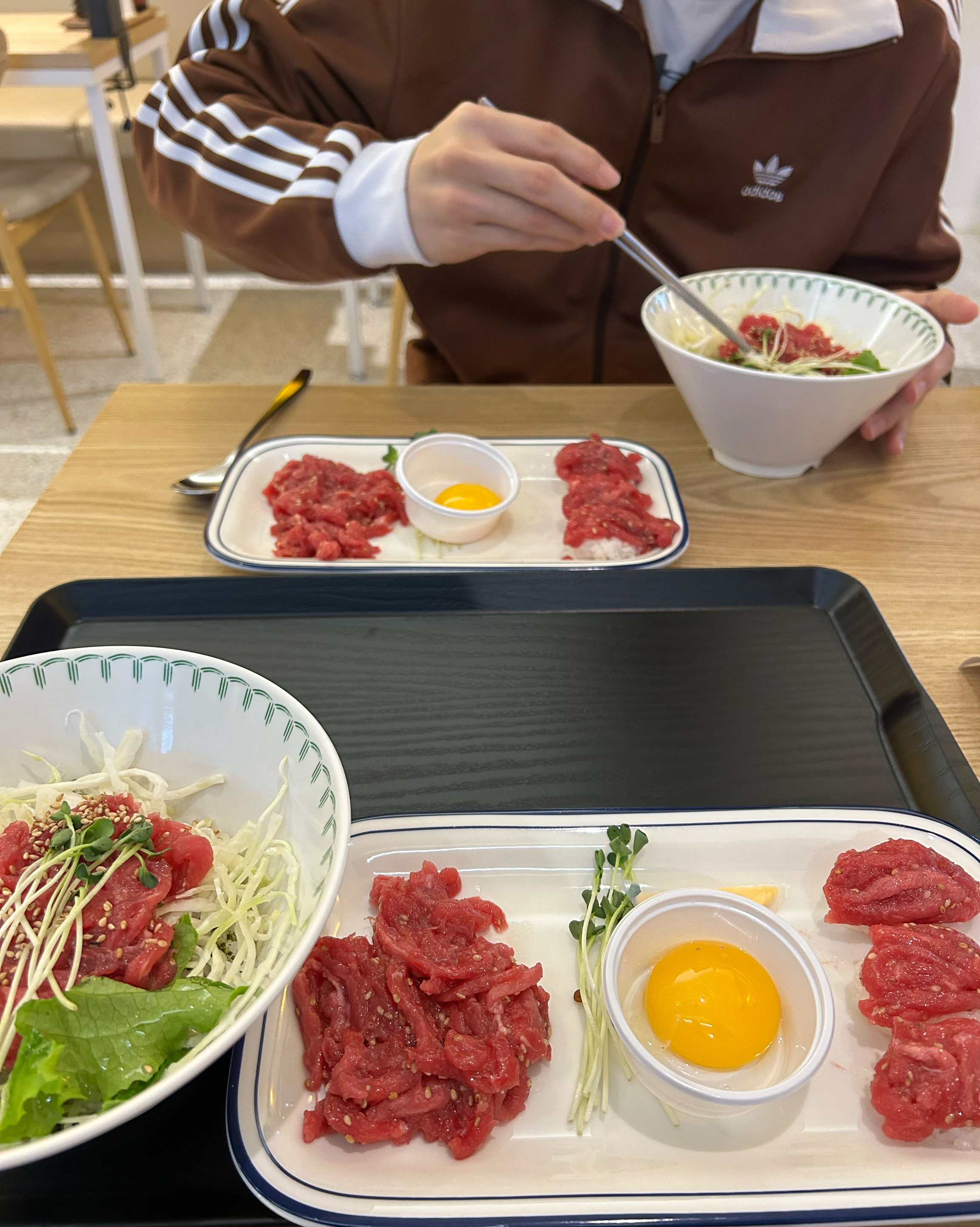가성비 좋고 맛있어요 다음에 또 오고싶네요 간단하게 먹기 좋아요 - 불당동 맛집 육회바른연어 천안신불당시청점
