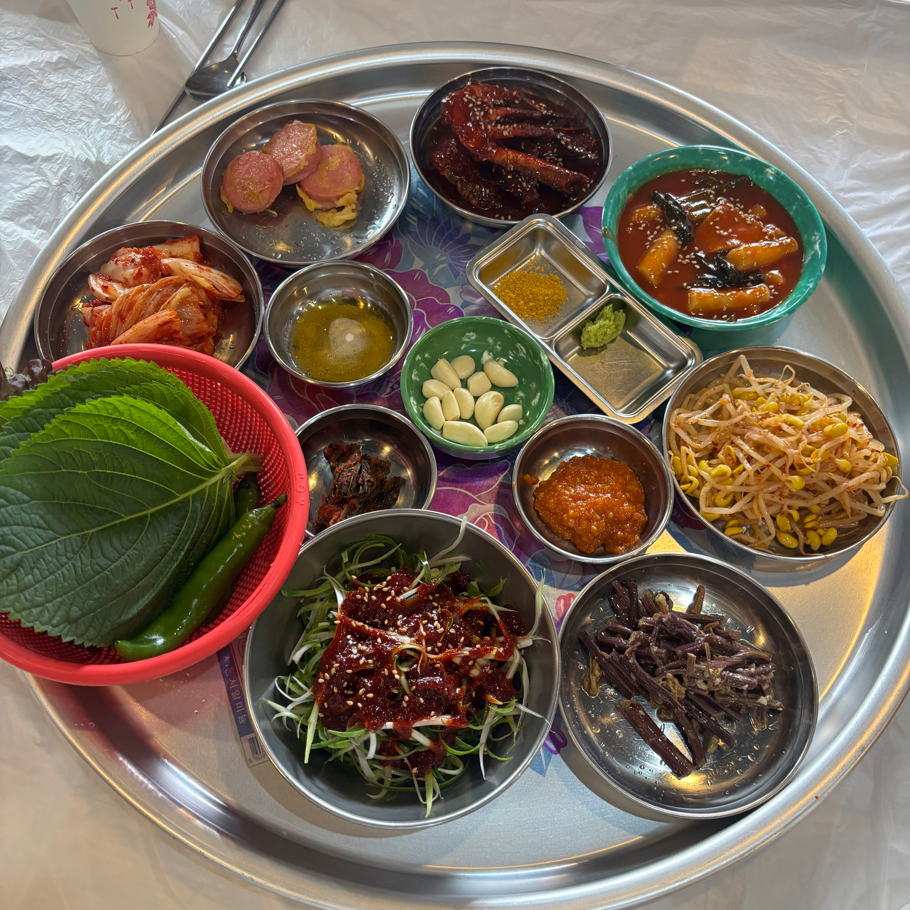 밑반찬도 잘나오고 고기도 너무 좋아요!! 고기 냄새도 안나고 맛있습니다 ㅎㅎㅎ - 불당동 맛집 불당냉삼