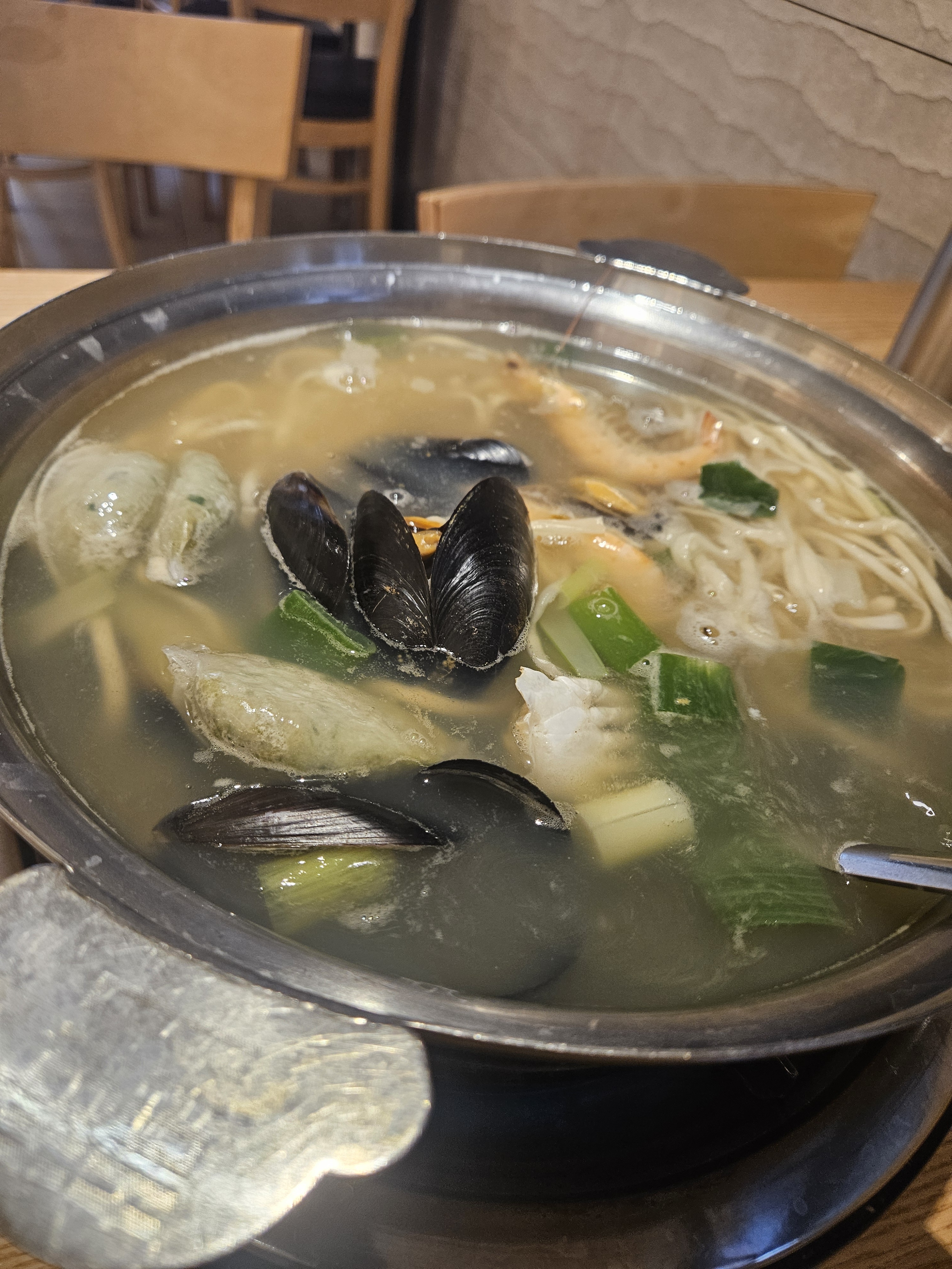 해산물 가득이고 싱싱해서 넘 좋아요 - 불당동 맛집 궁전해물칼국수 천안불당점