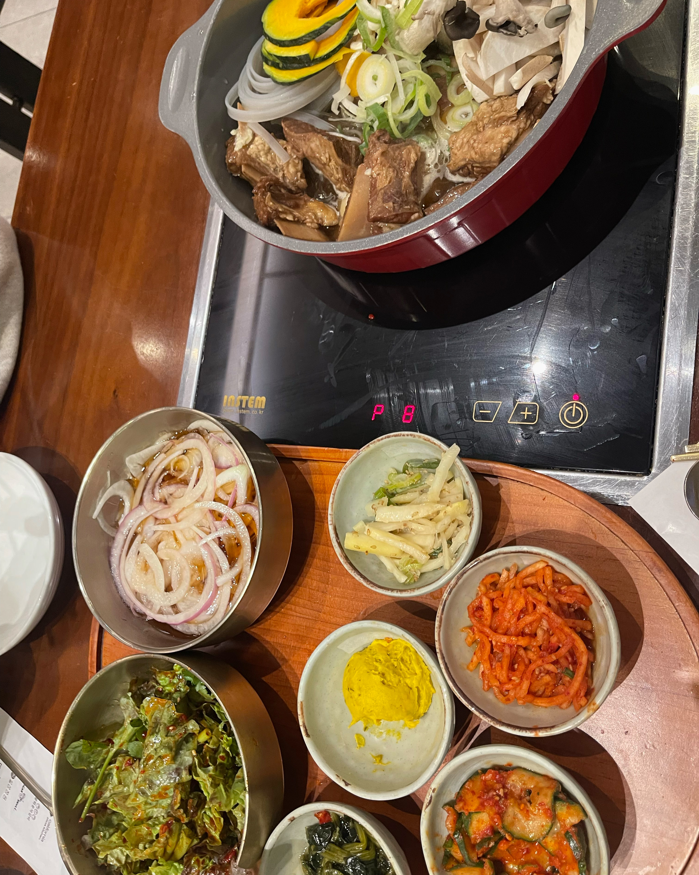 반찬과 메인메뉴들이 다 너무 완벽해요!!! 간도 너무 딱 맞구 제대로 된 한정식 잘 즐기다