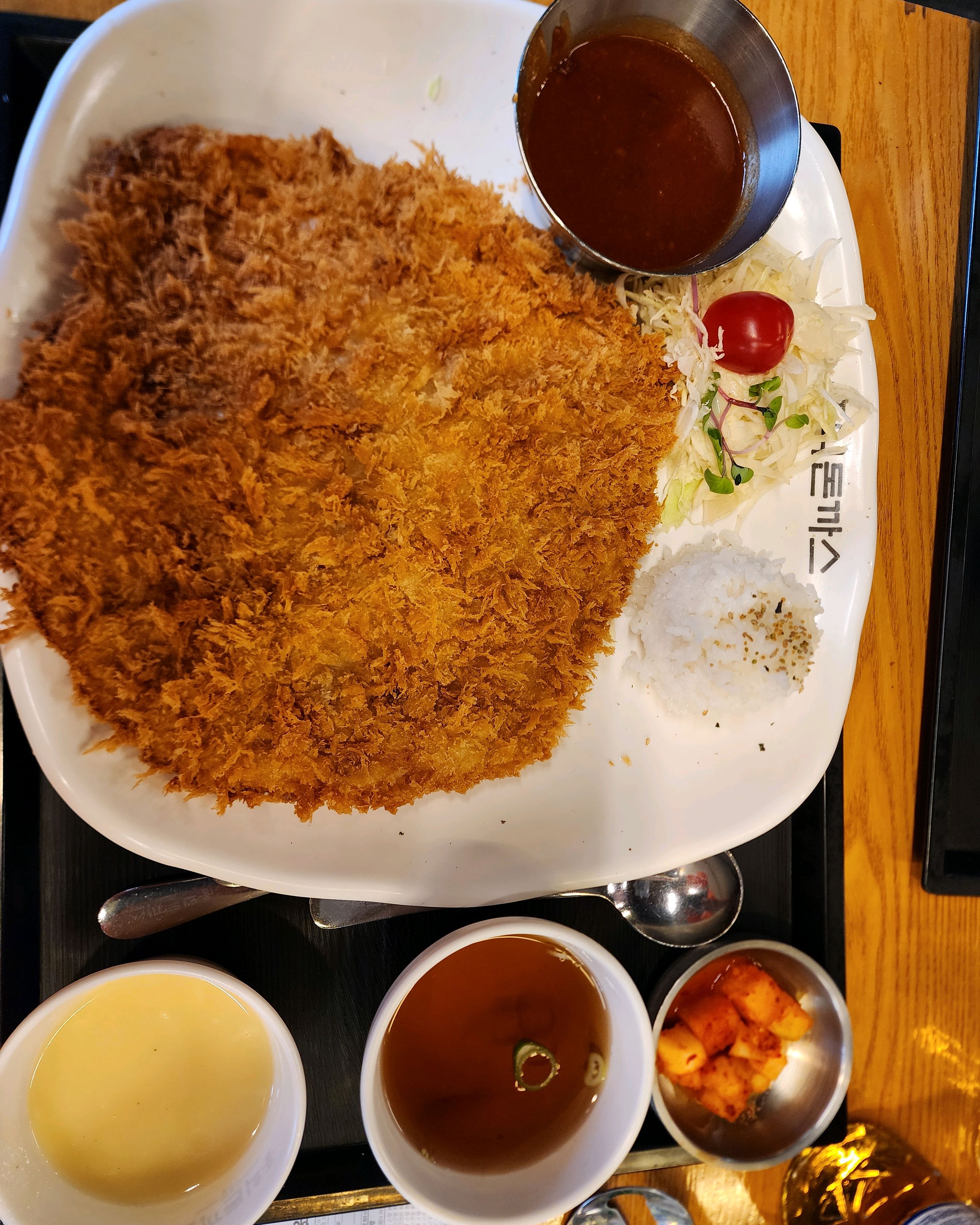 헌달 1~2번은 꼭 가는 집근처 맛집. - 월광수변공원 맛집 홍익돈까스 대구수변공원점
